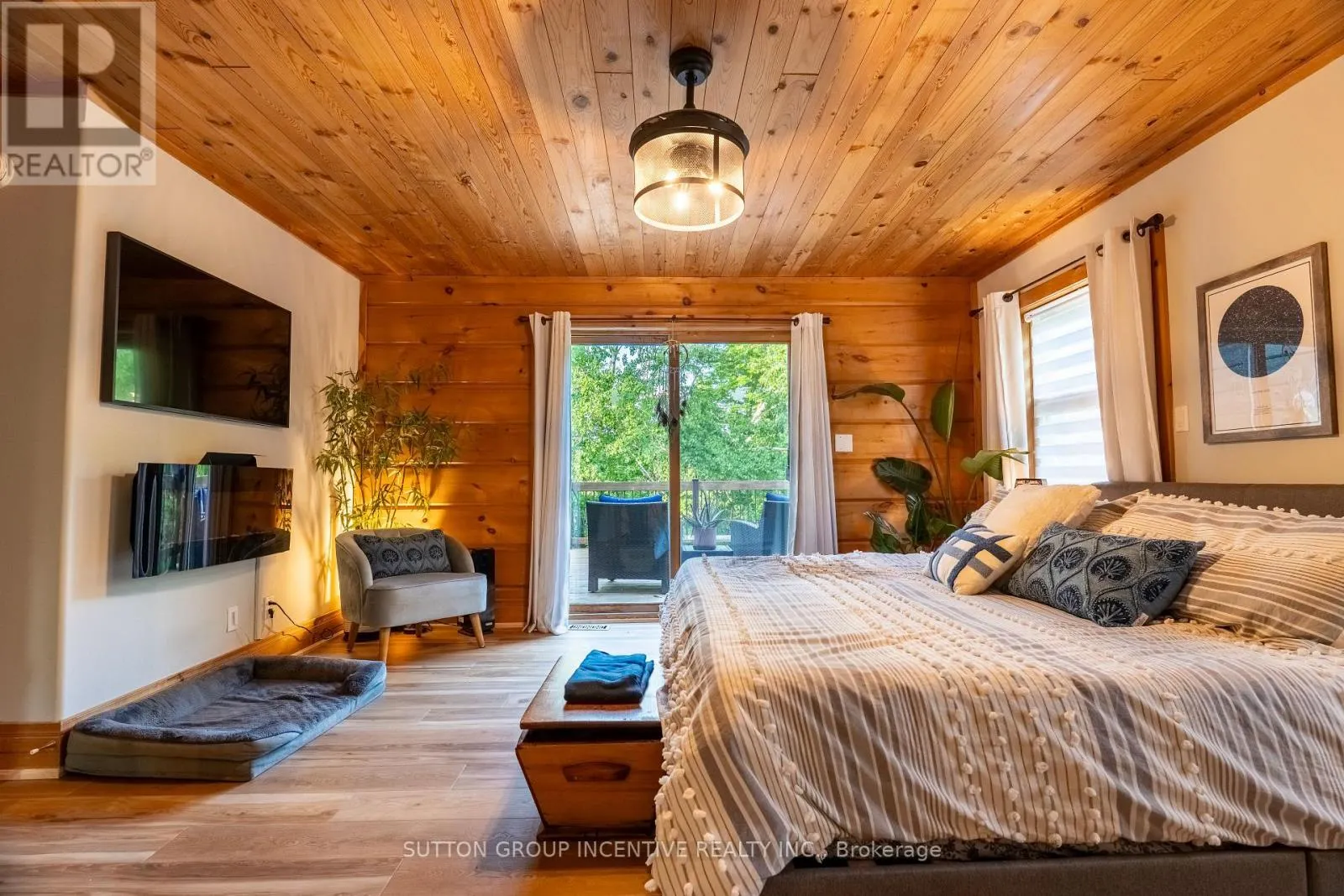 17 BRIDLE PATH
