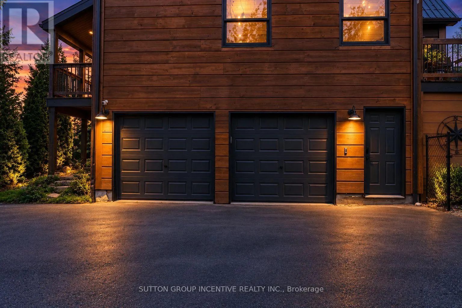 17 BRIDLE PATH