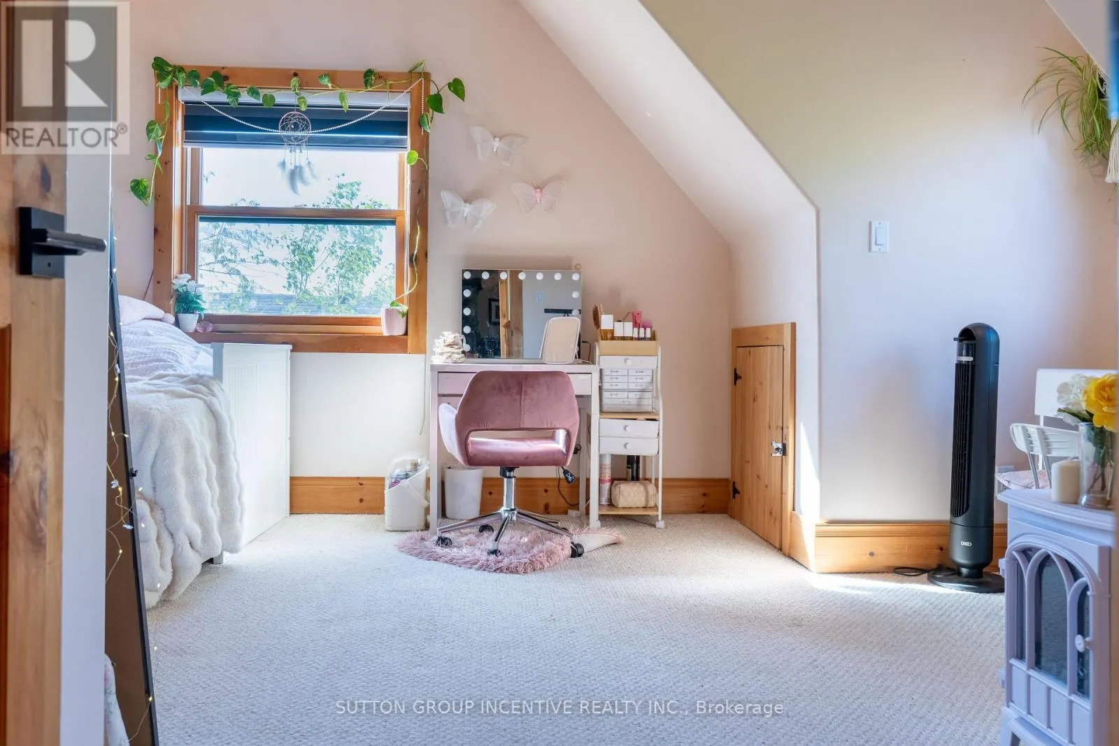 17 BRIDLE PATH