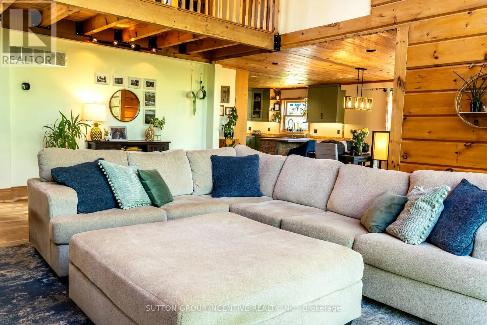 17 BRIDLE PATH