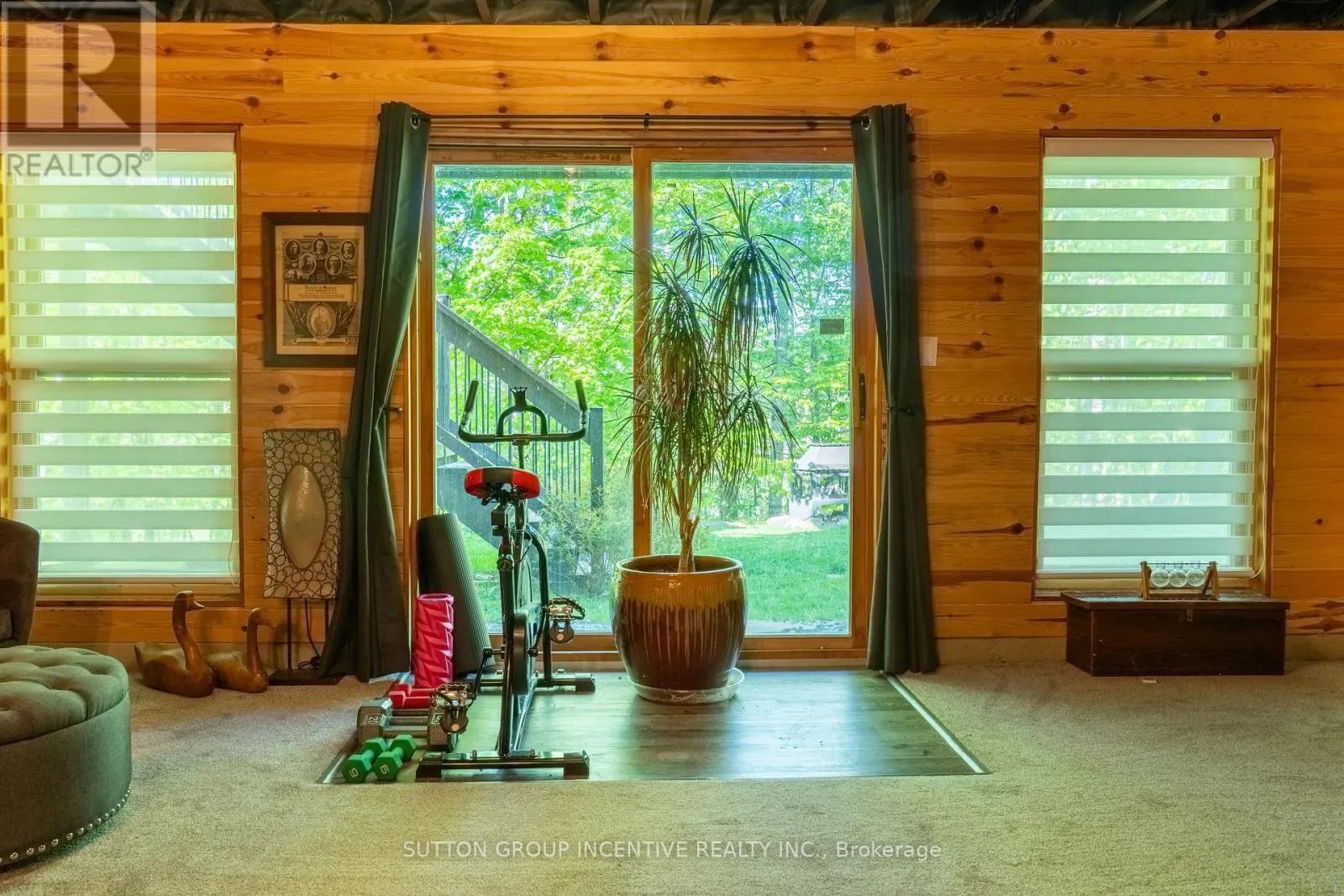 17 BRIDLE PATH
