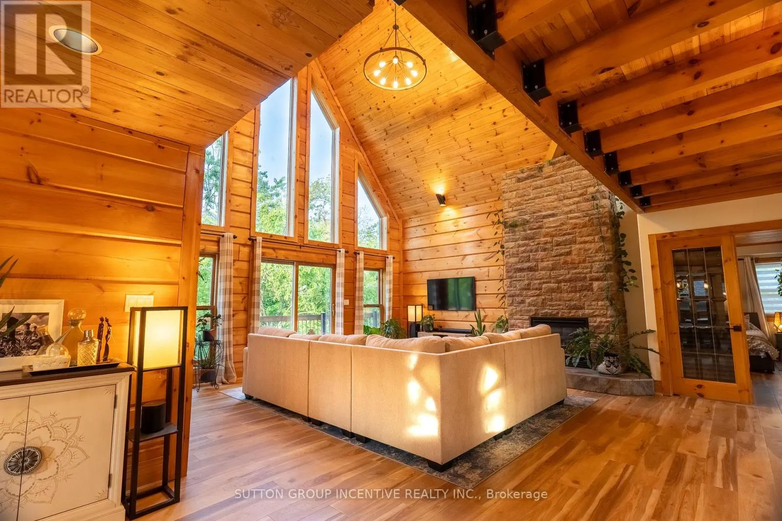 17 BRIDLE PATH