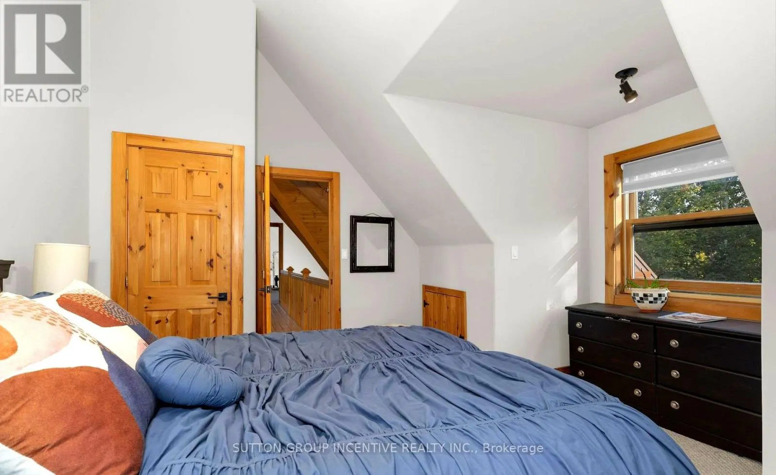 17 BRIDLE PATH