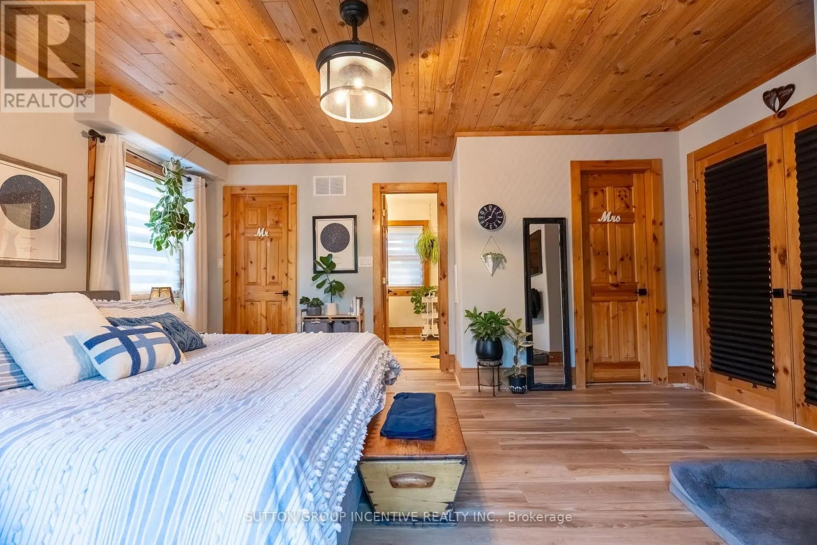 17 BRIDLE PATH
