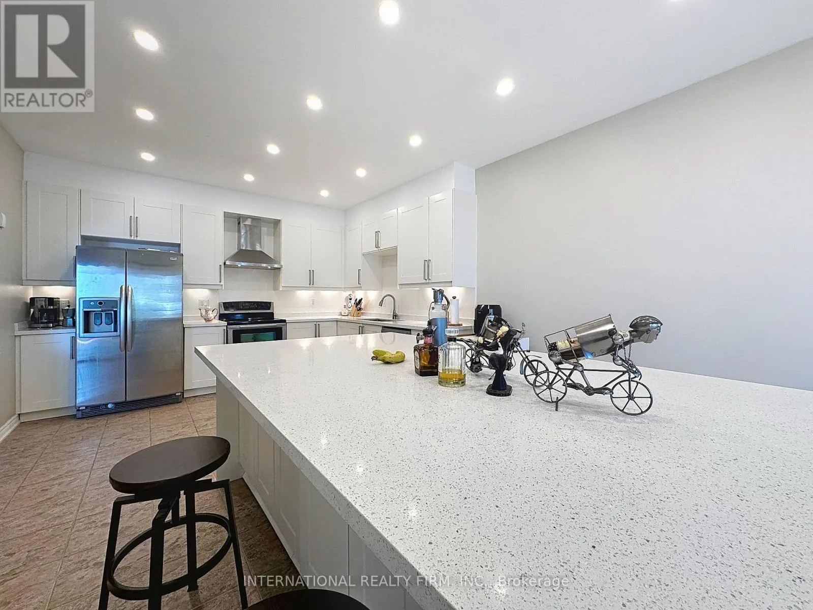 966 SHORE LANE