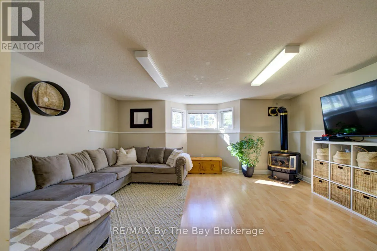 29 DOWNER CRESCENT