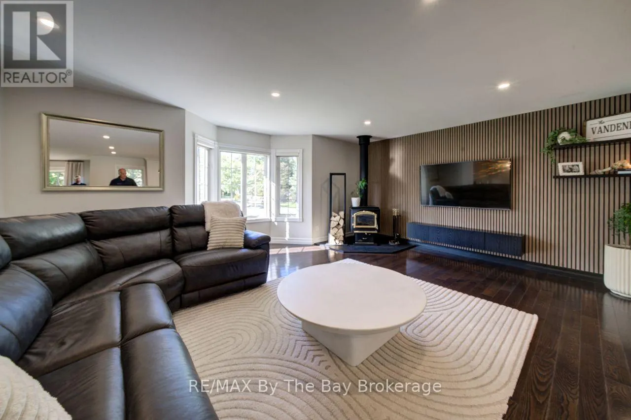 29 DOWNER CRESCENT