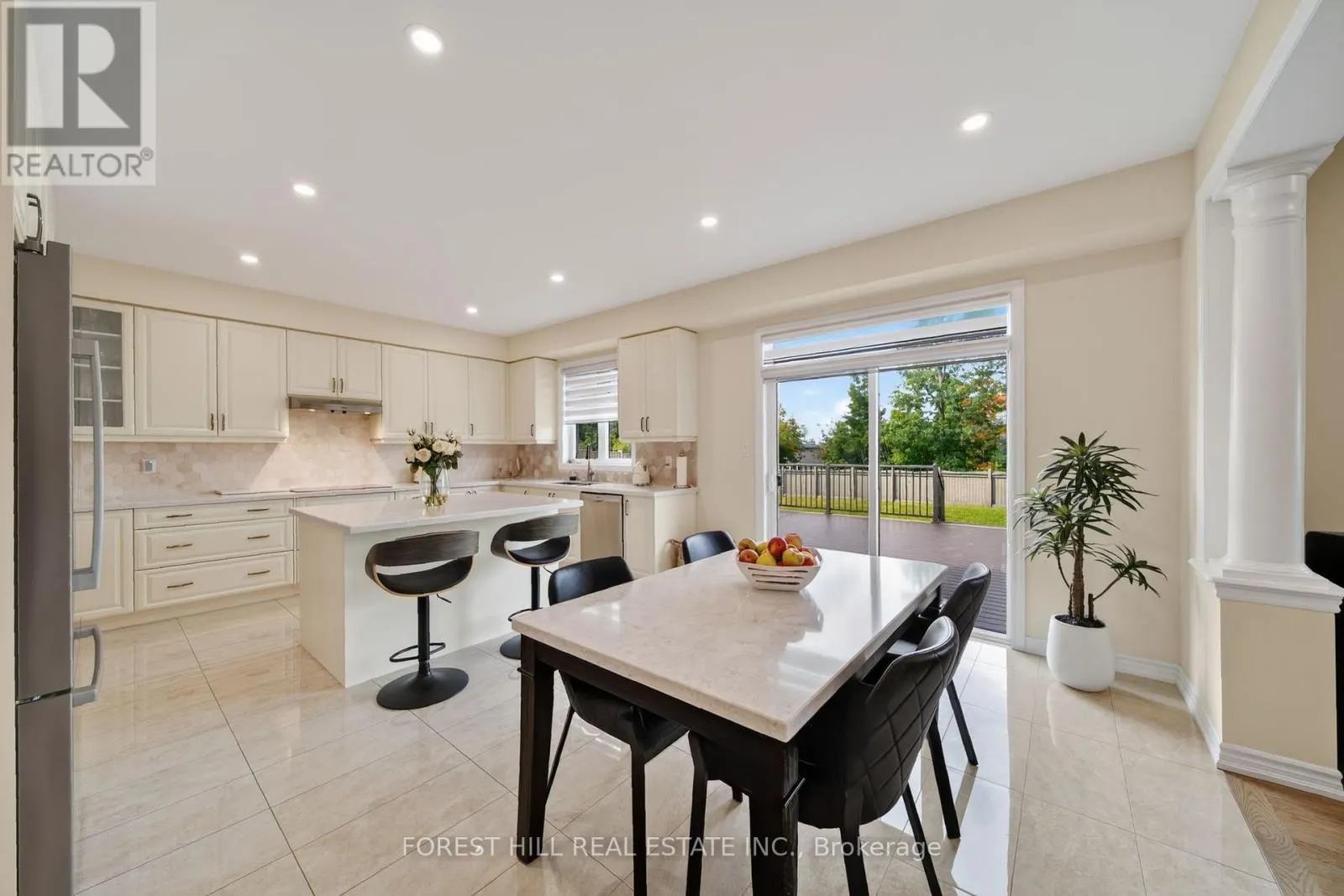 37 RUGMAN CRESCENT