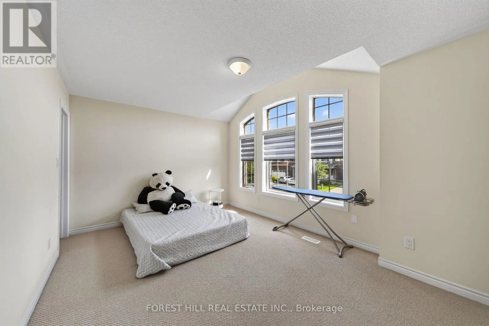 37 RUGMAN CRESCENT