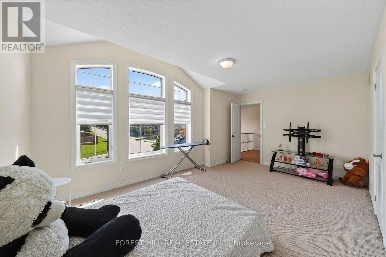 37 RUGMAN CRESCENT