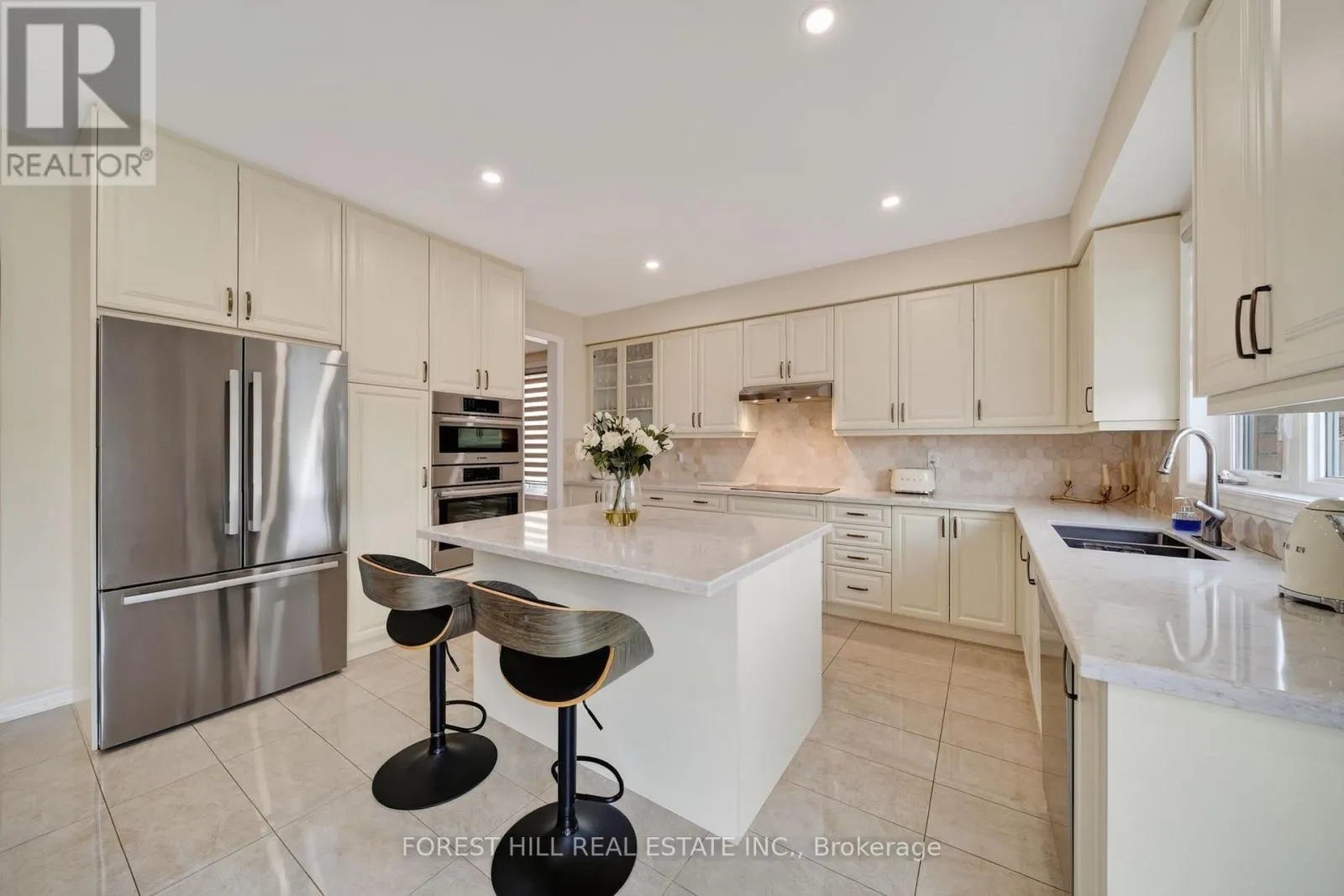 37 RUGMAN CRESCENT