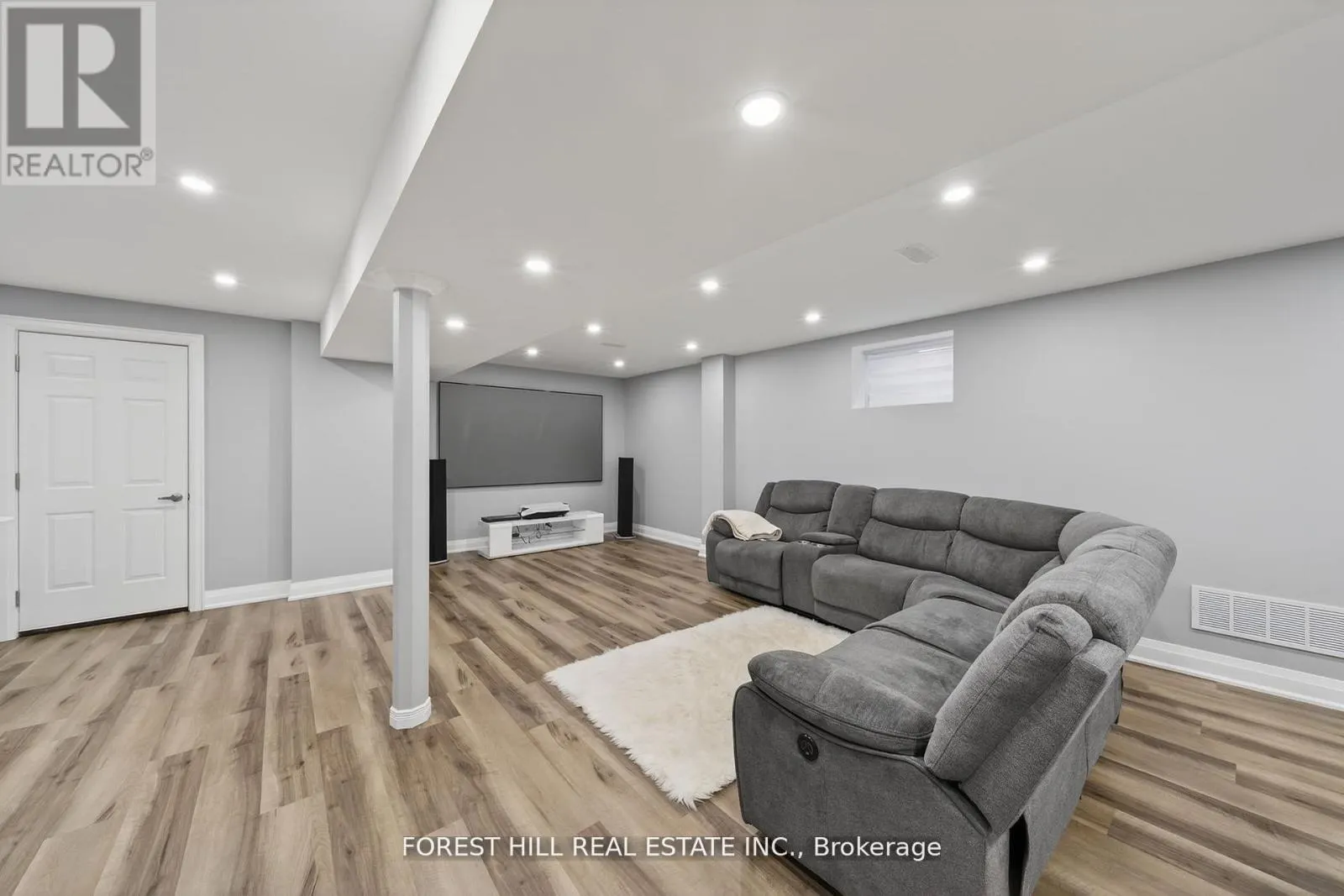 37 RUGMAN CRESCENT