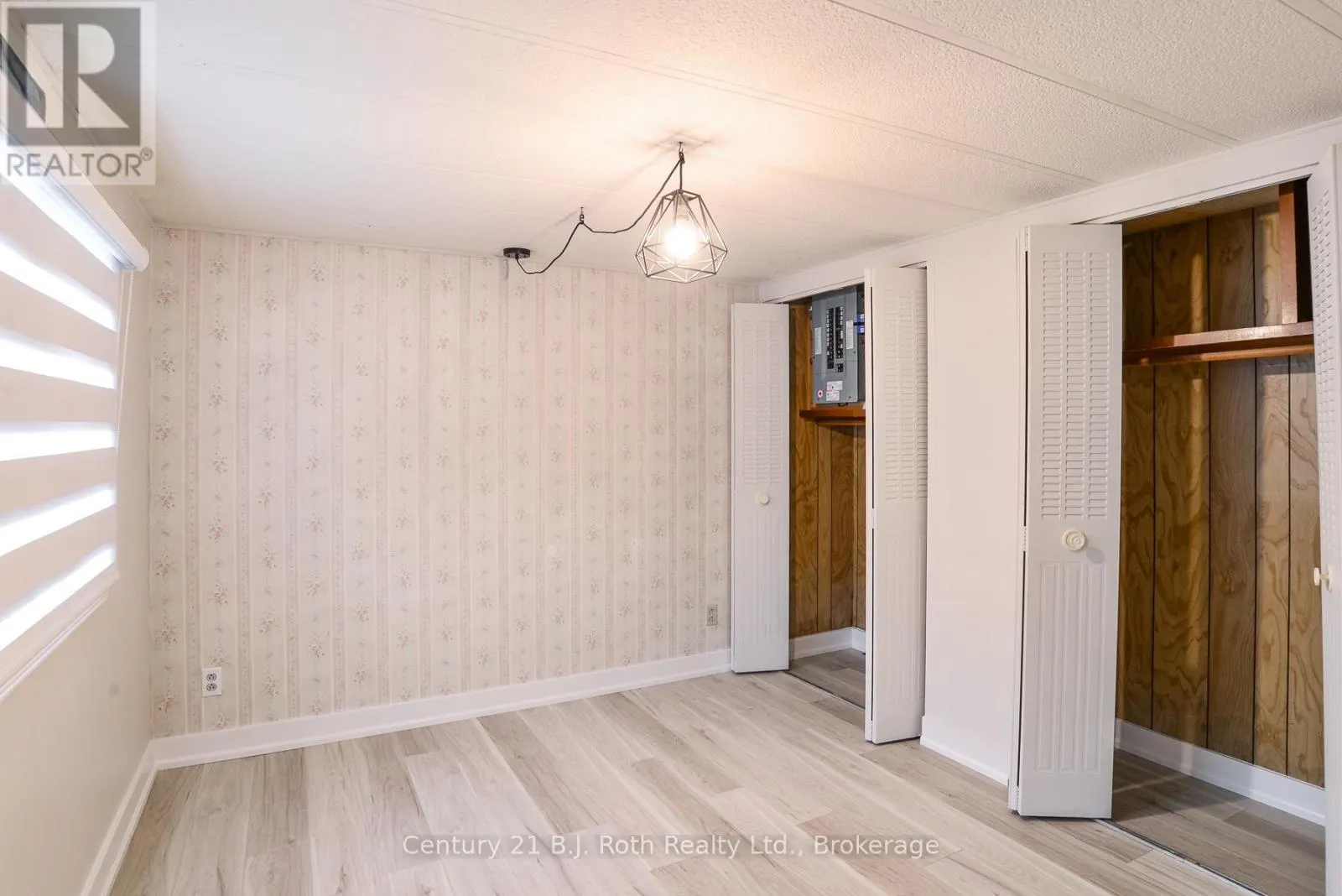 33 - 580 WEST STREET S #33