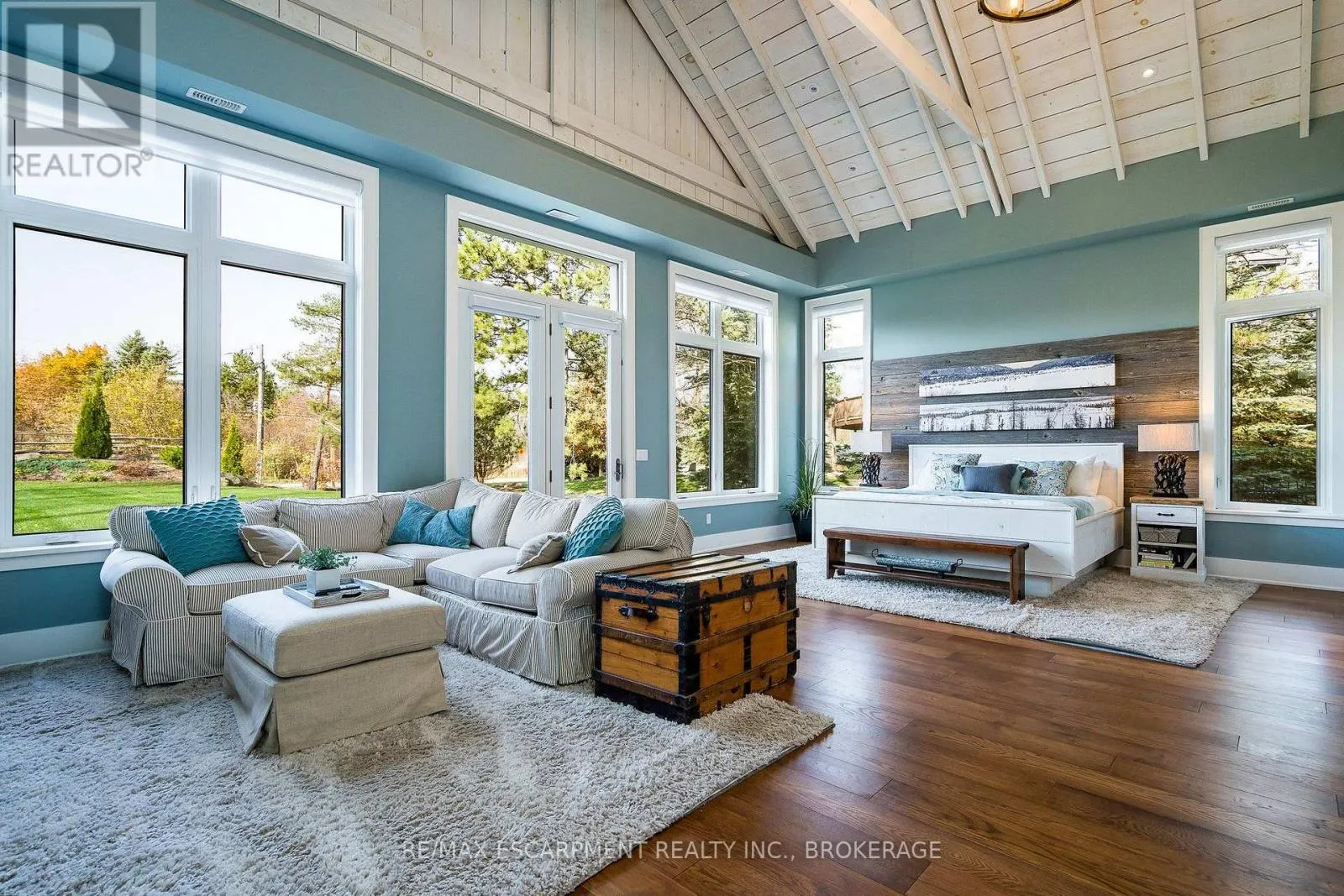 4 BUCKINGHAM BOULEVARD