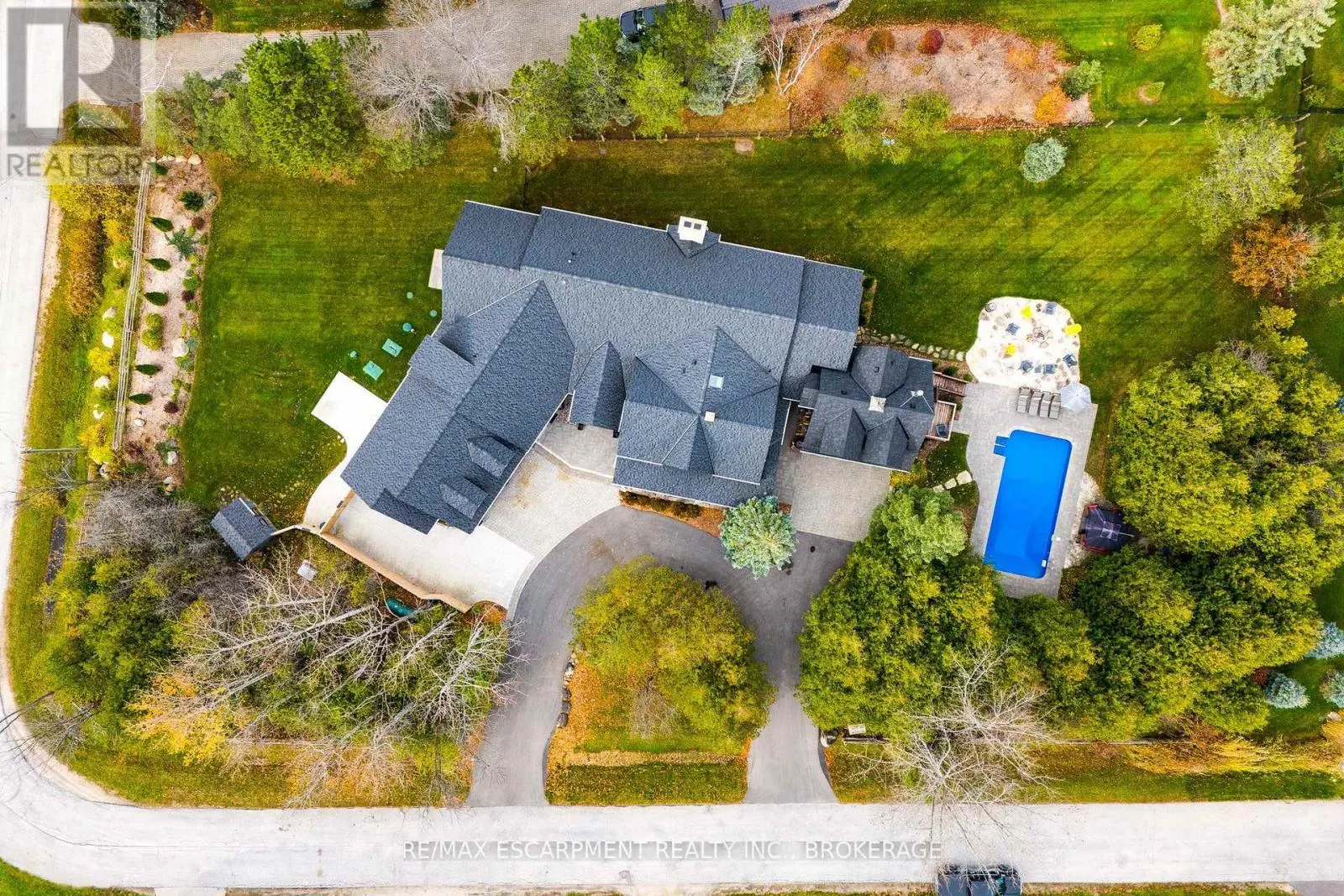 4 BUCKINGHAM BOULEVARD