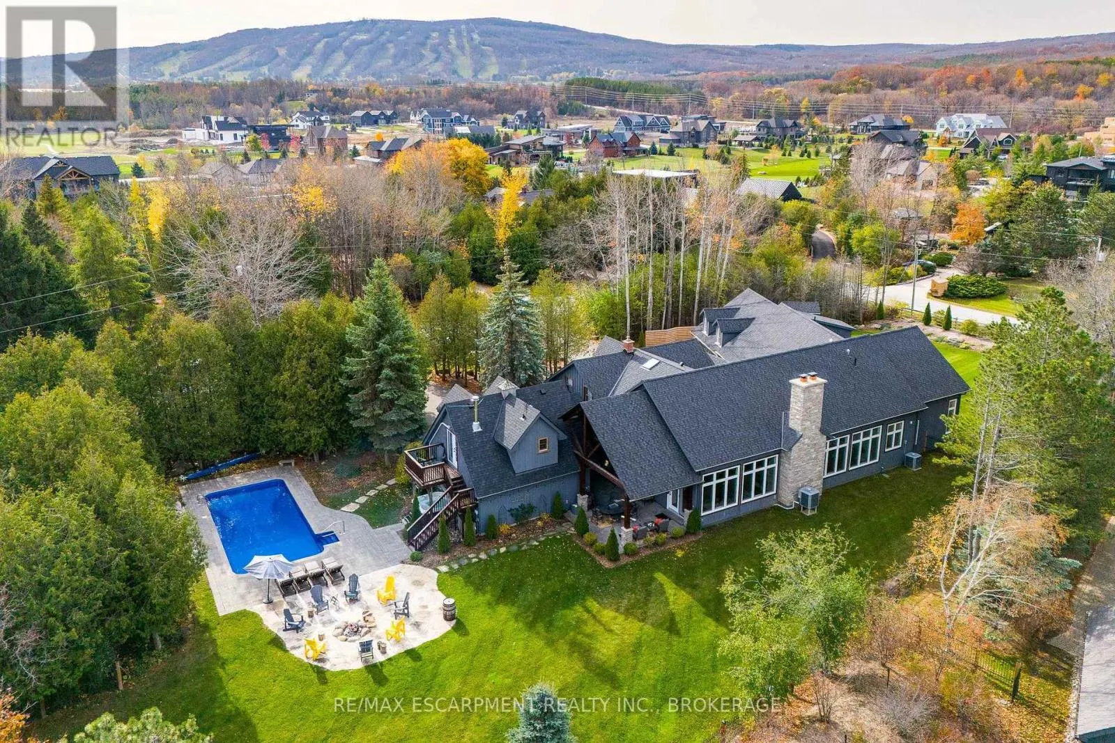 4 BUCKINGHAM BOULEVARD