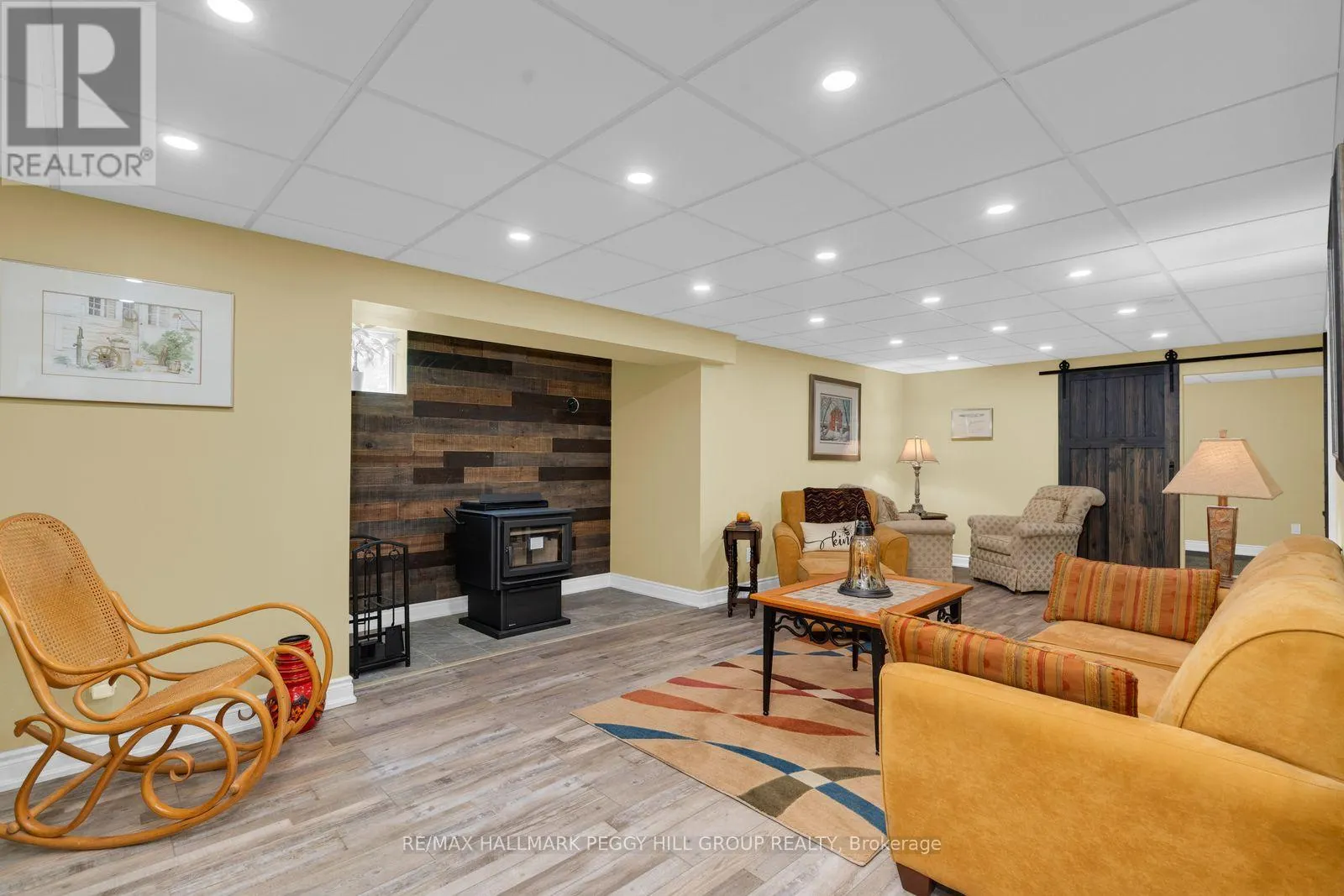 6 MAPLEHILL DRIVE