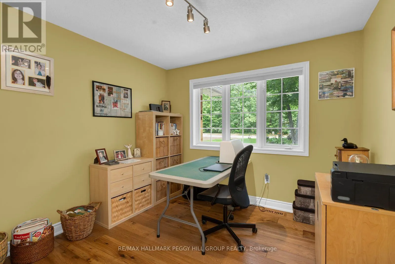 6 MAPLEHILL DRIVE