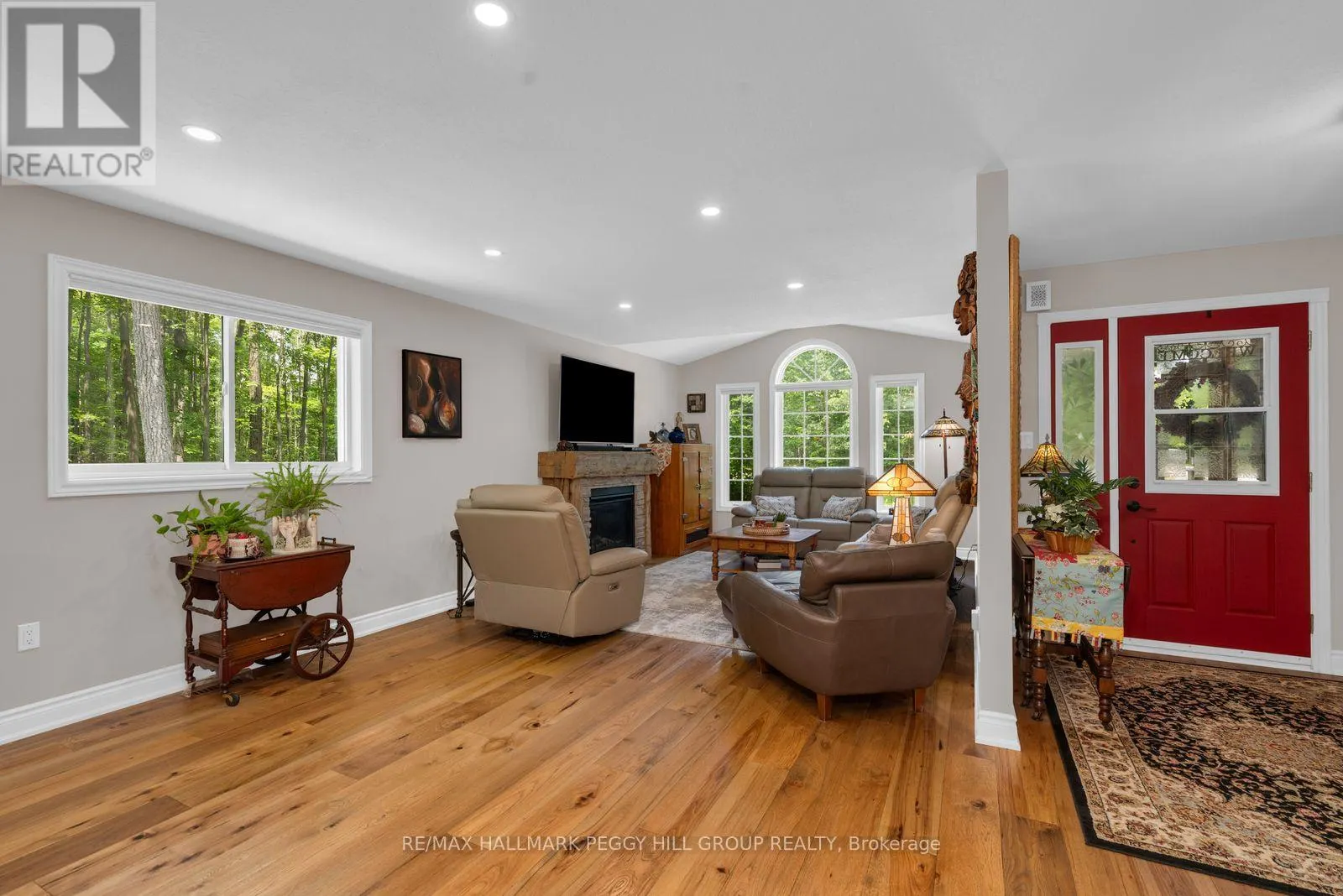 6 MAPLEHILL DRIVE