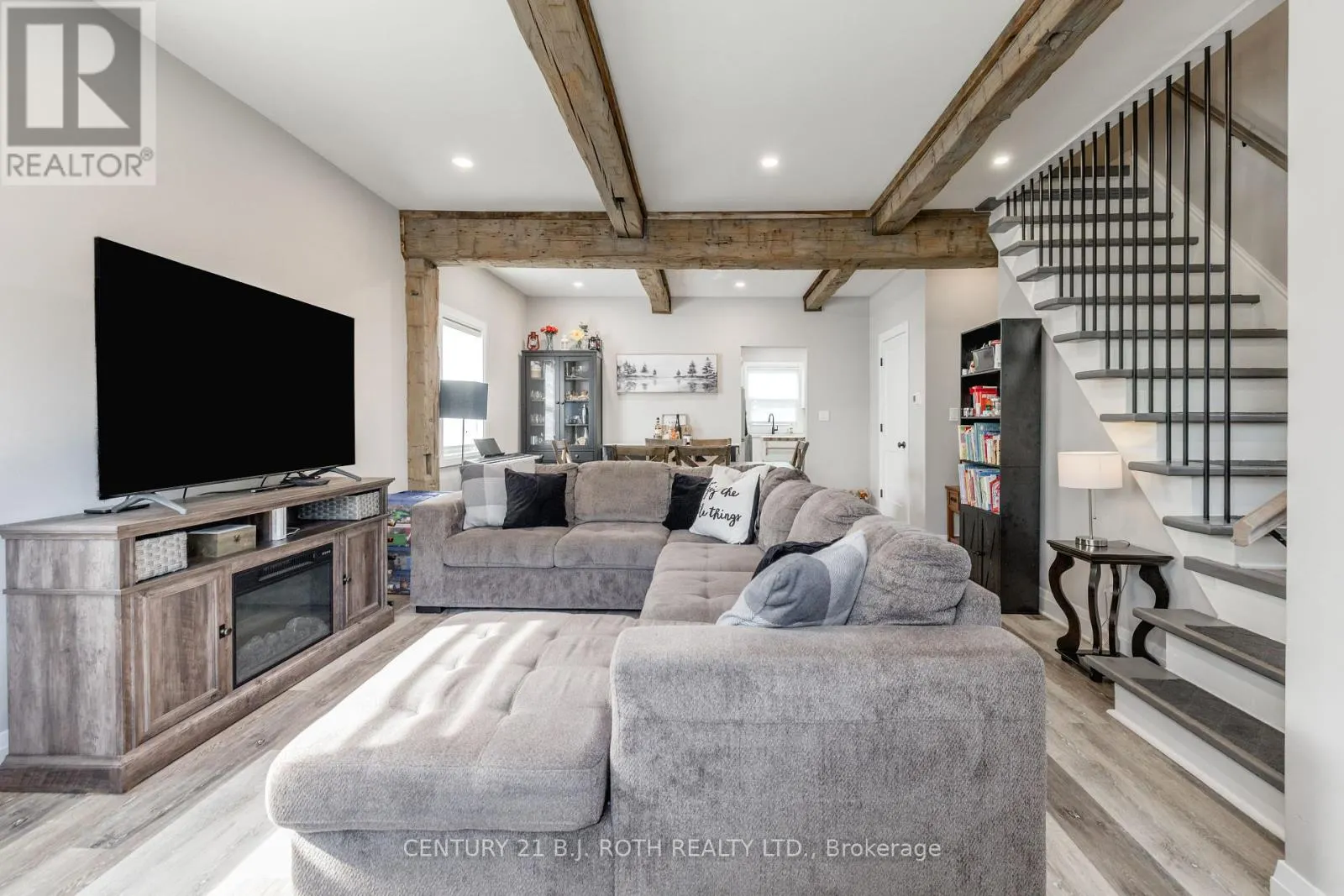528 FIRST AVENUE