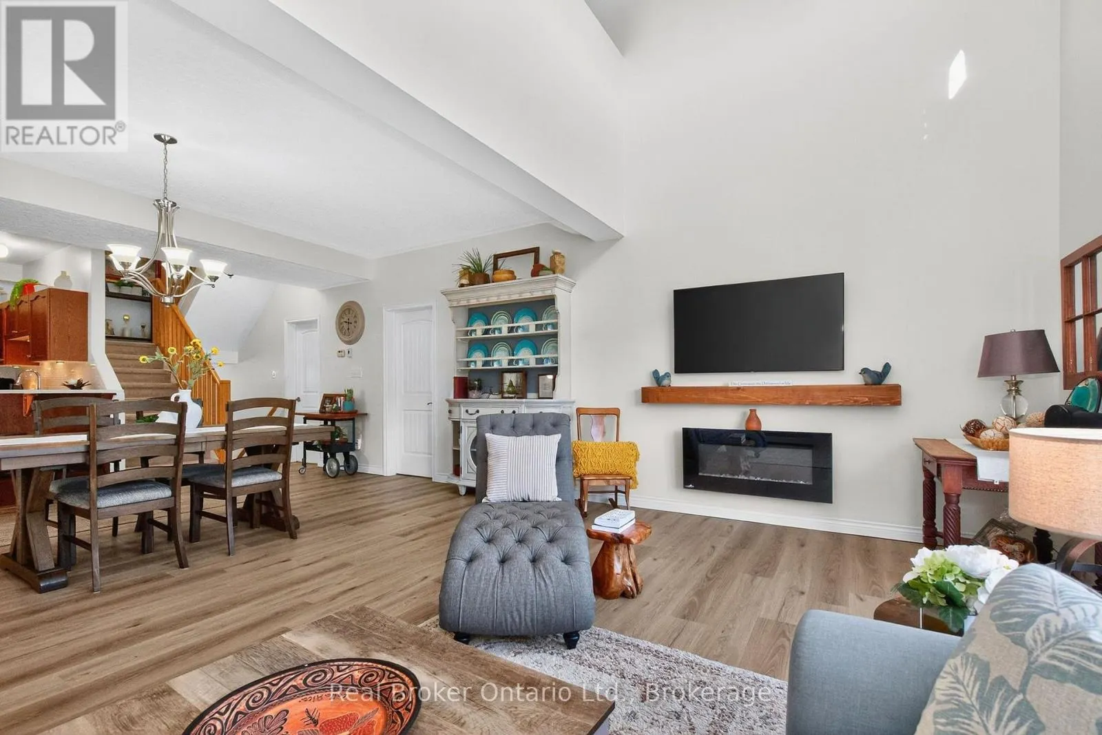 438 SHEWFELT CRESCENT