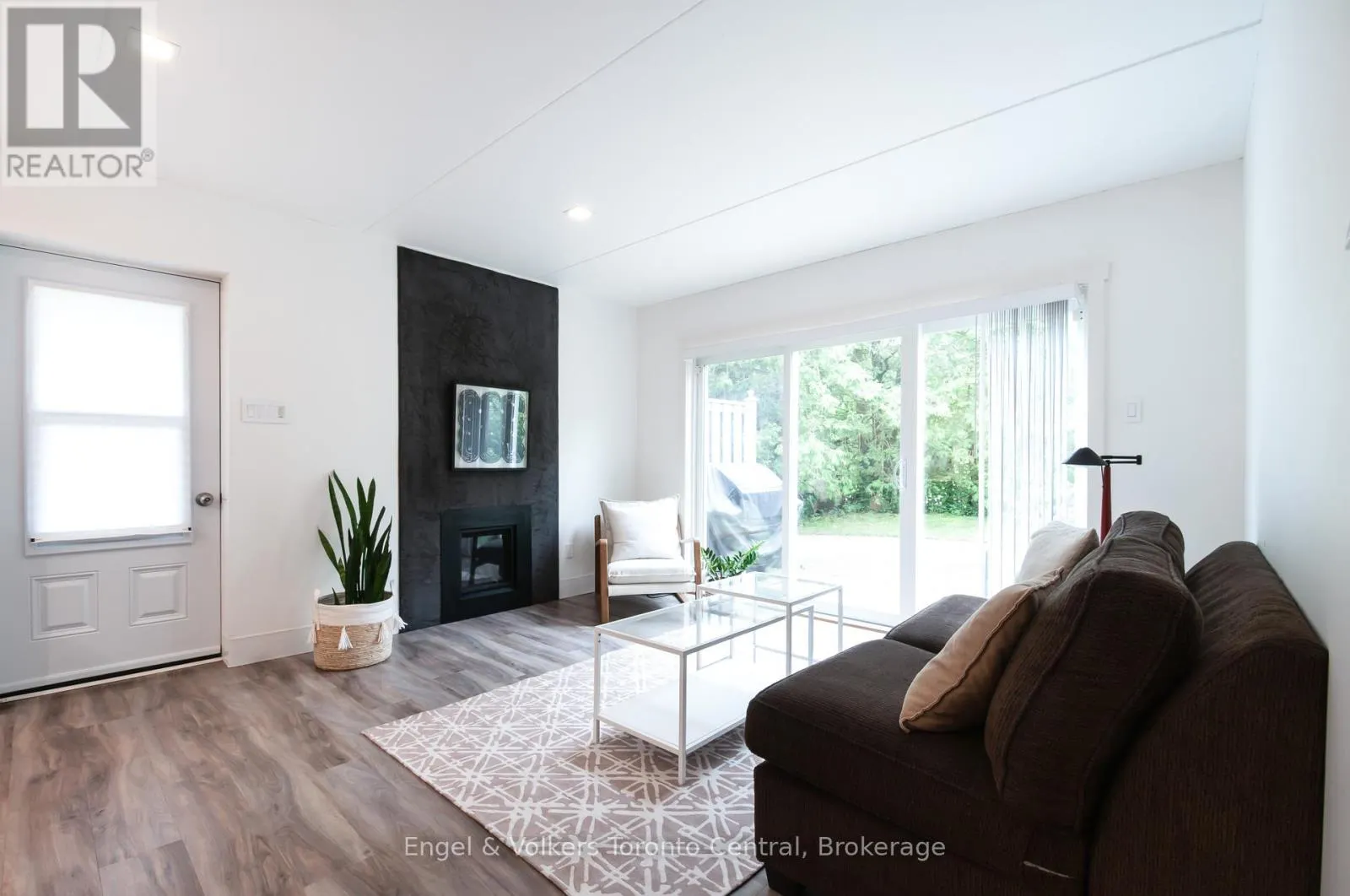 50 - 19 DAWSON DRIVE #50