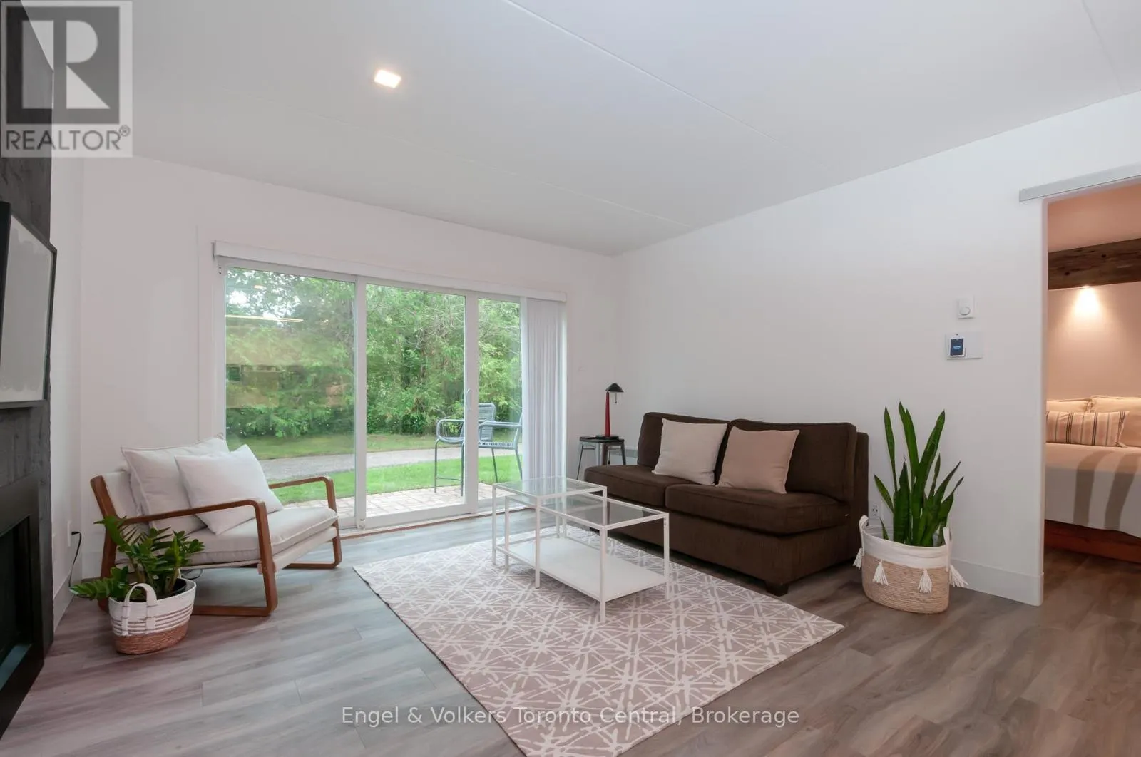 50 - 19 DAWSON DRIVE #50