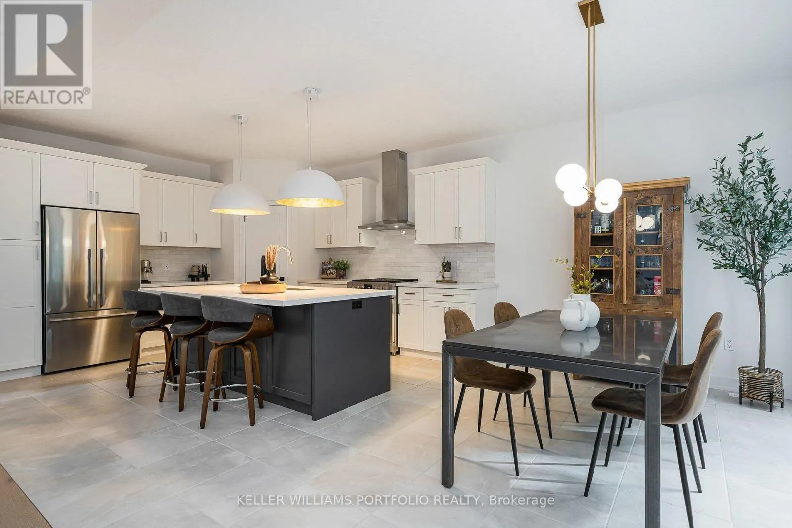51 MAIDENS CRESCENT