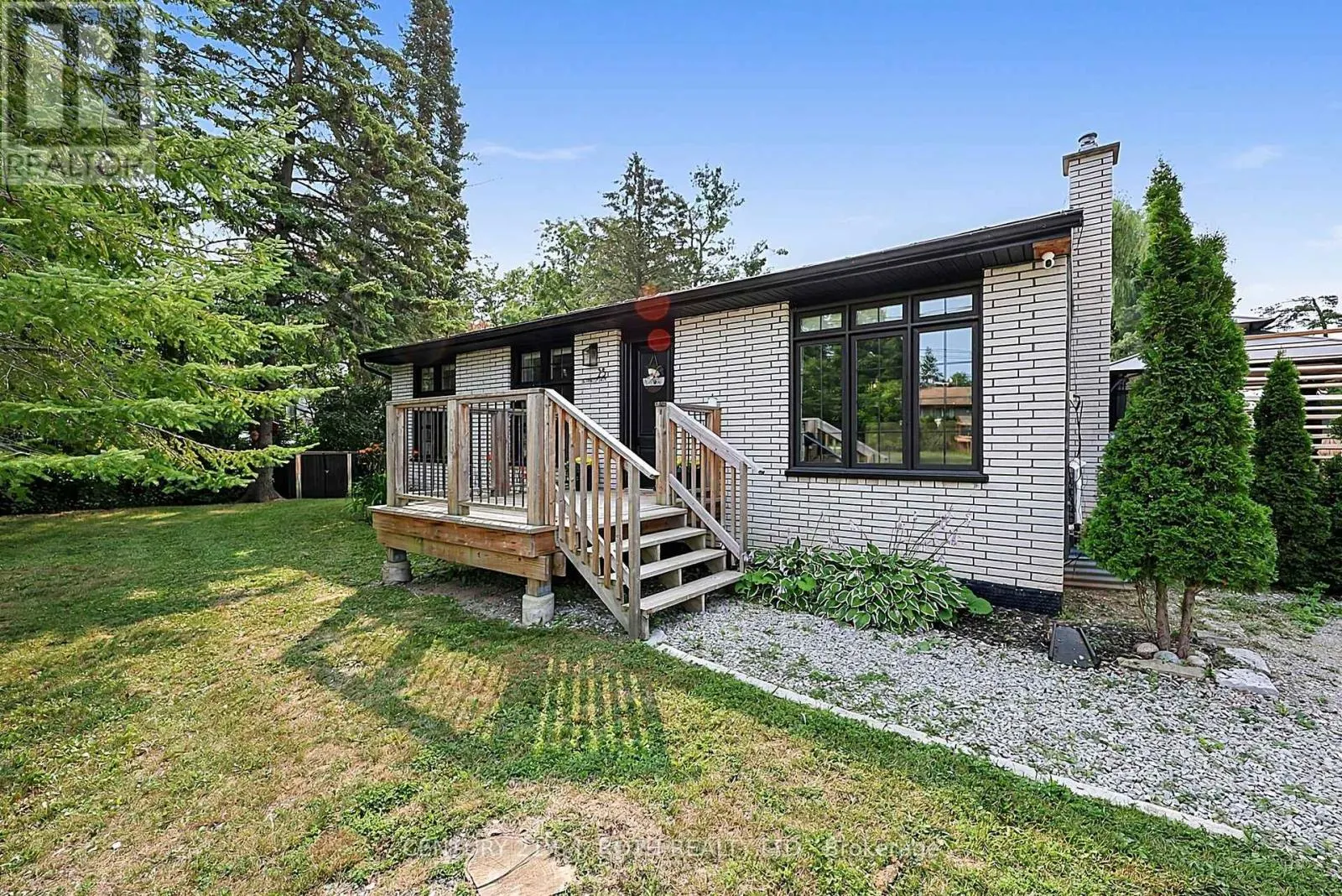 25 GLENGROVE AVENUE