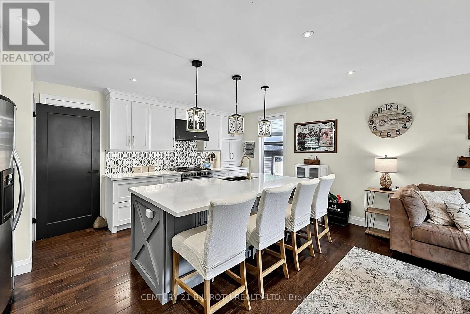 25 GLENGROVE AVENUE
