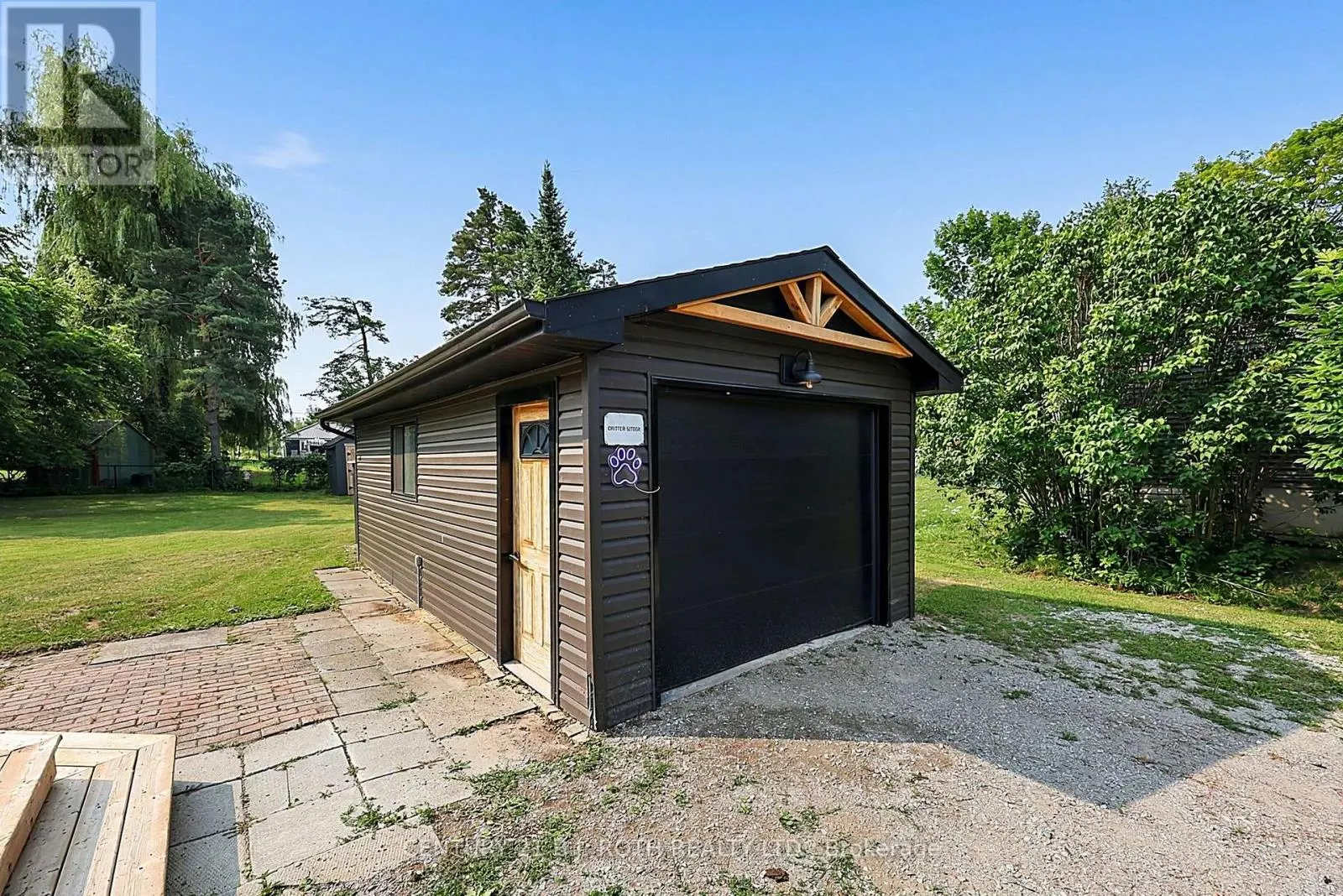 25 GLENGROVE AVENUE