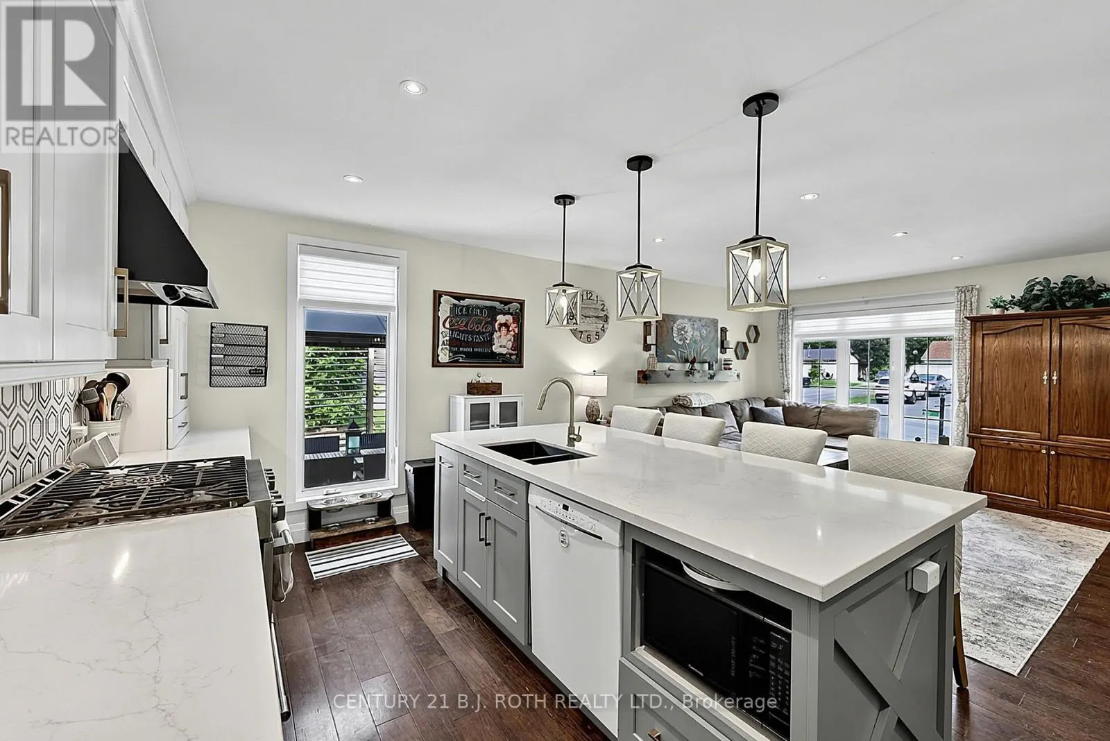 25 GLENGROVE AVENUE
