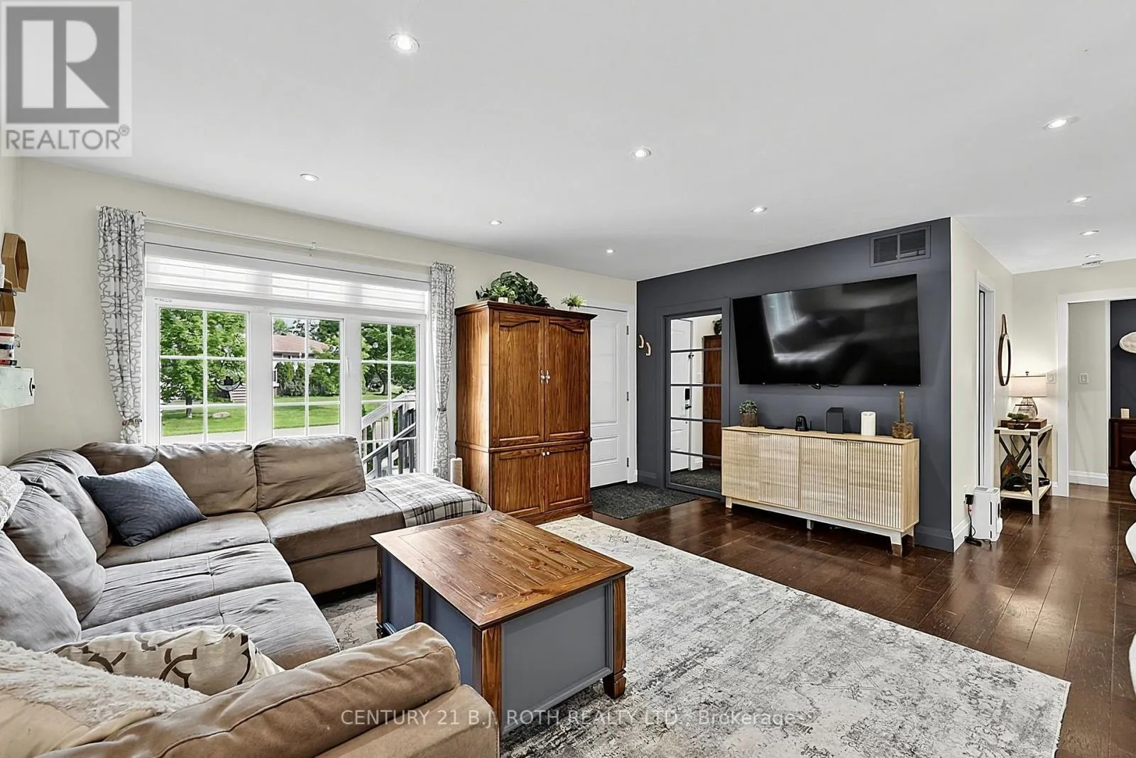 25 GLENGROVE AVENUE
