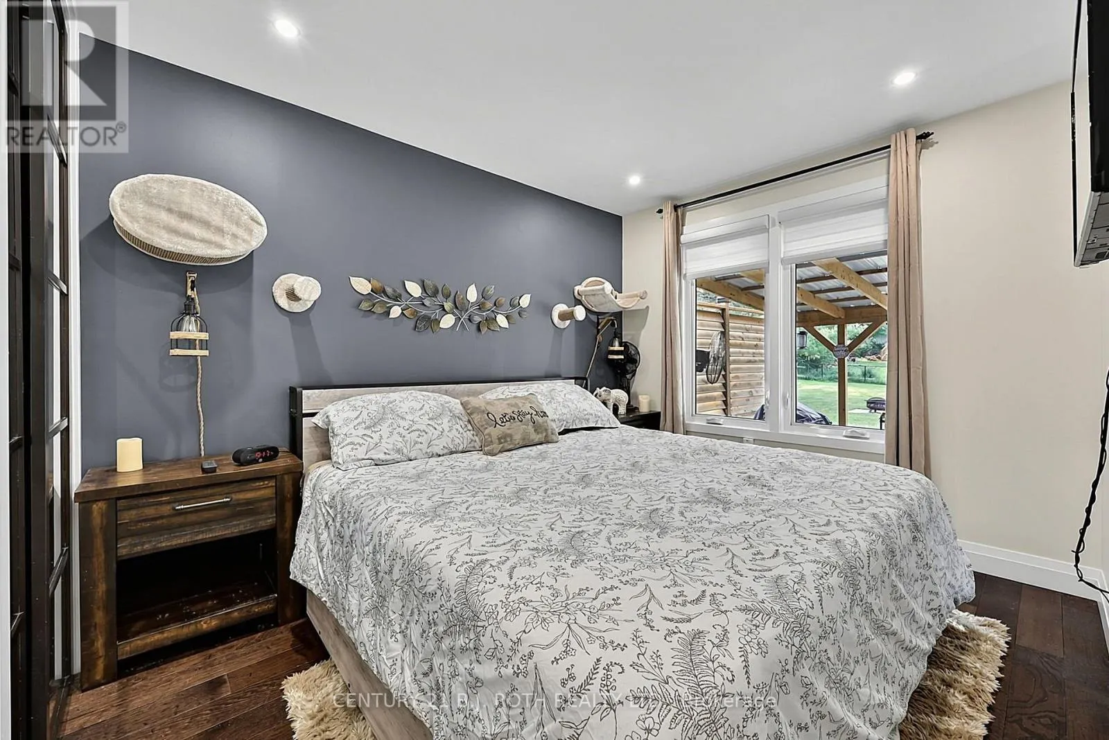 25 GLENGROVE AVENUE