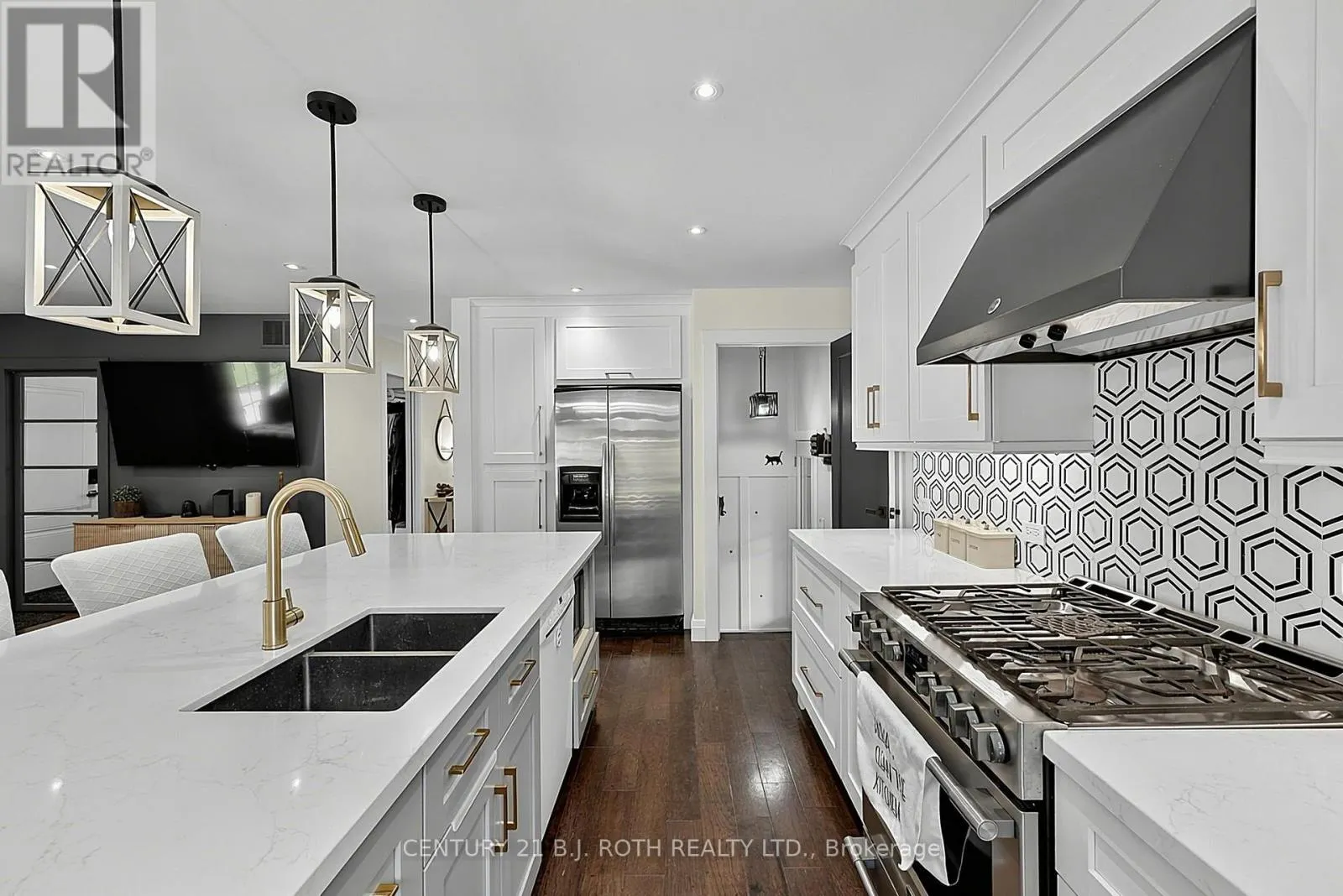 25 GLENGROVE AVENUE