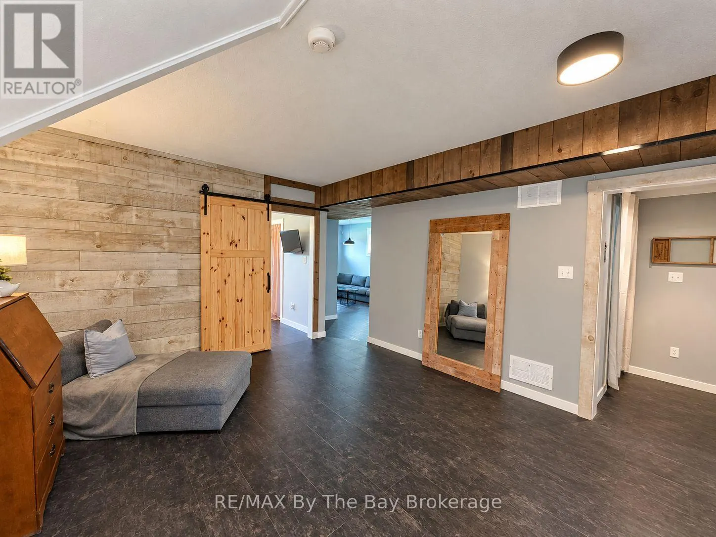 2 RED OAK DRIVE