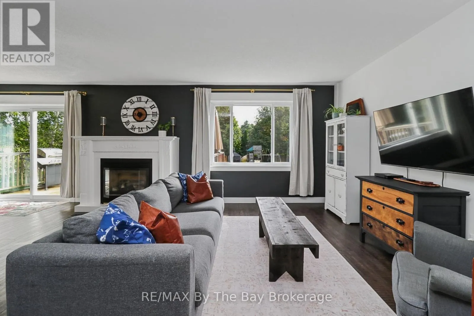 2 RED OAK DRIVE
