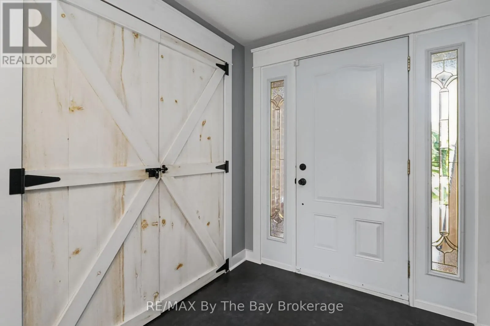2 RED OAK DRIVE