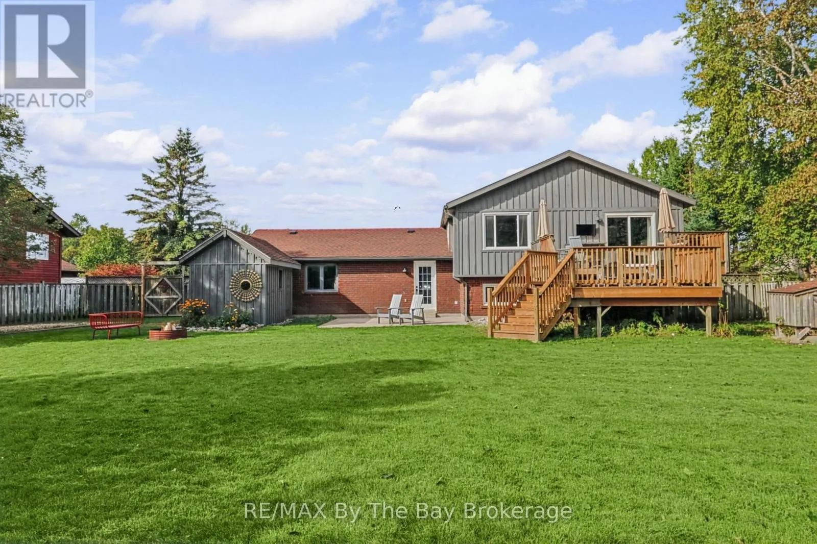 2 RED OAK DRIVE