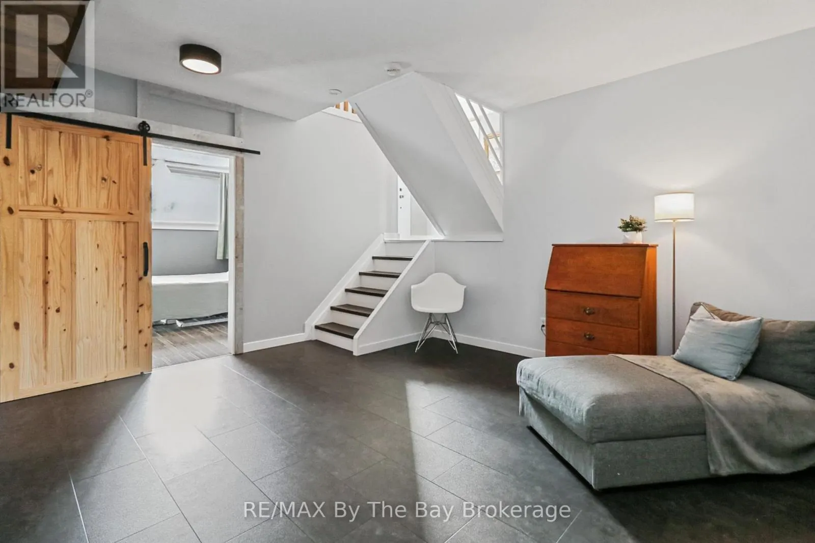 2 RED OAK DRIVE