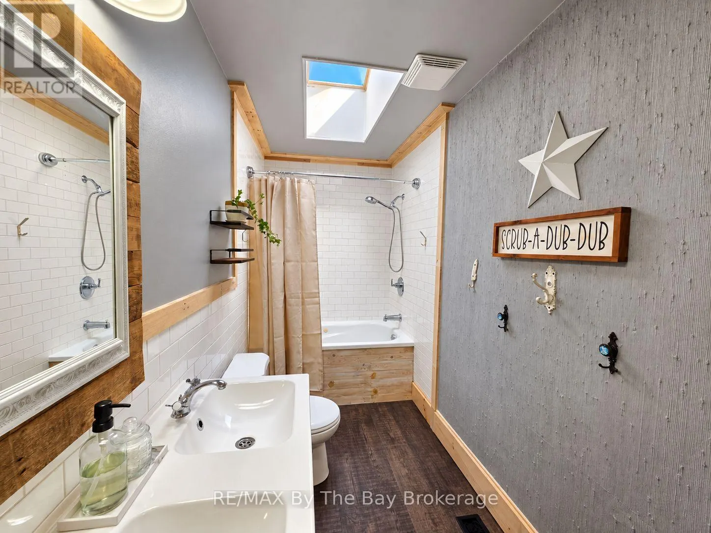 2 RED OAK DRIVE