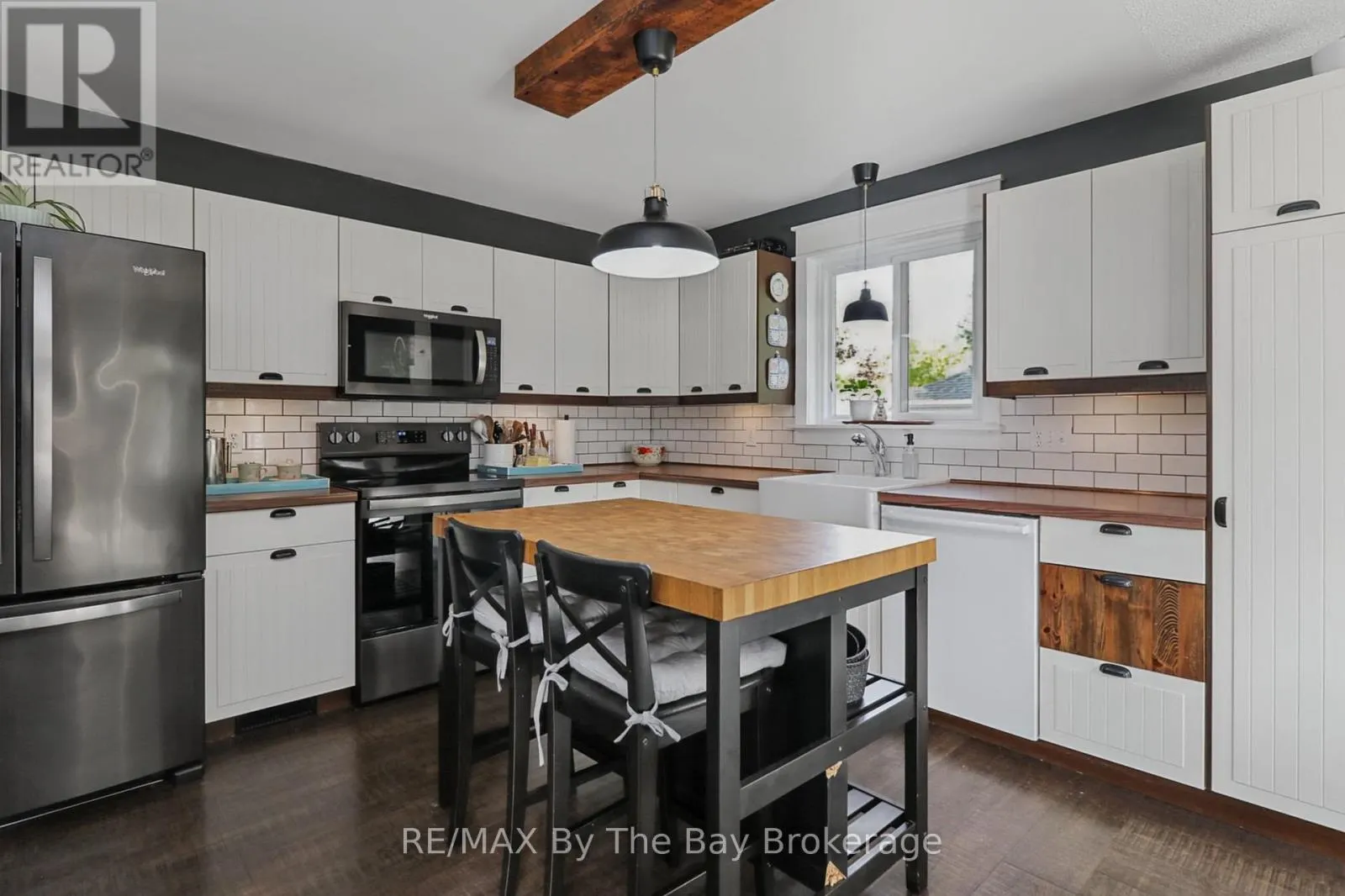 2 RED OAK DRIVE