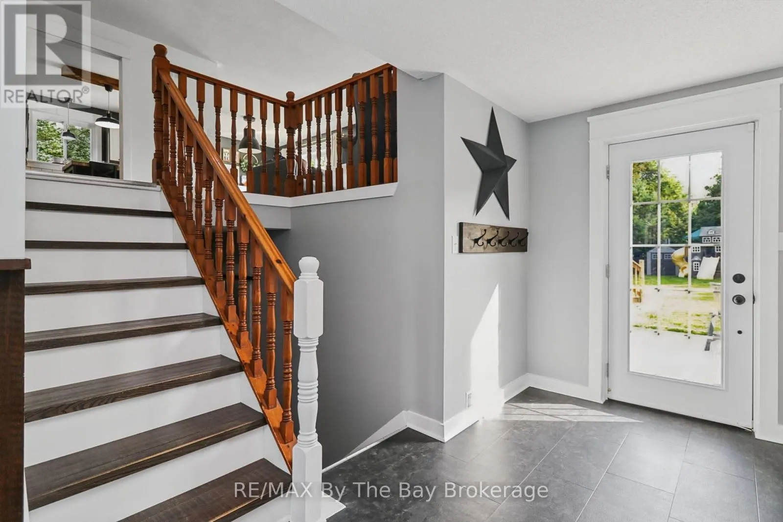 2 RED OAK DRIVE