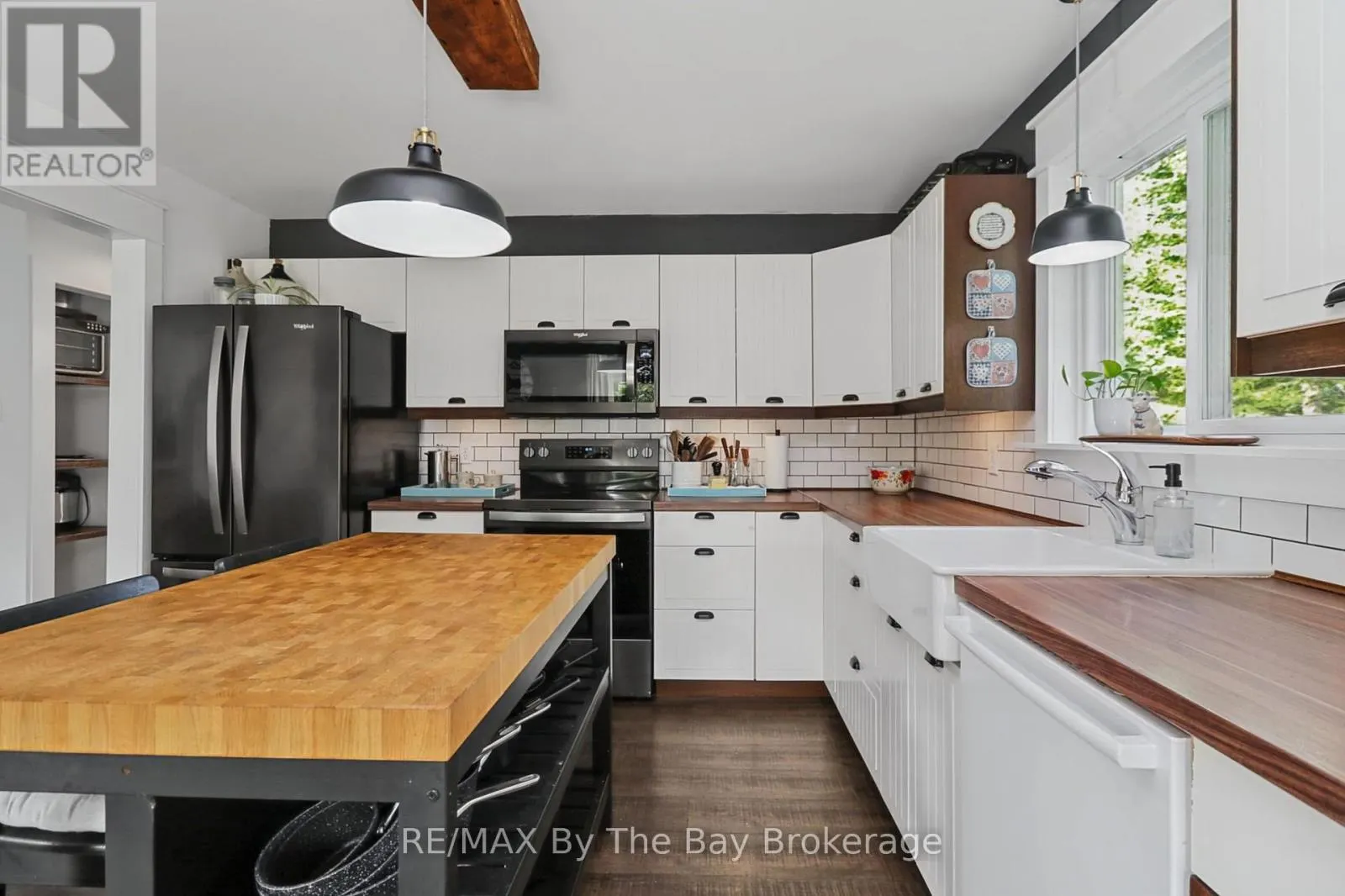 2 RED OAK DRIVE