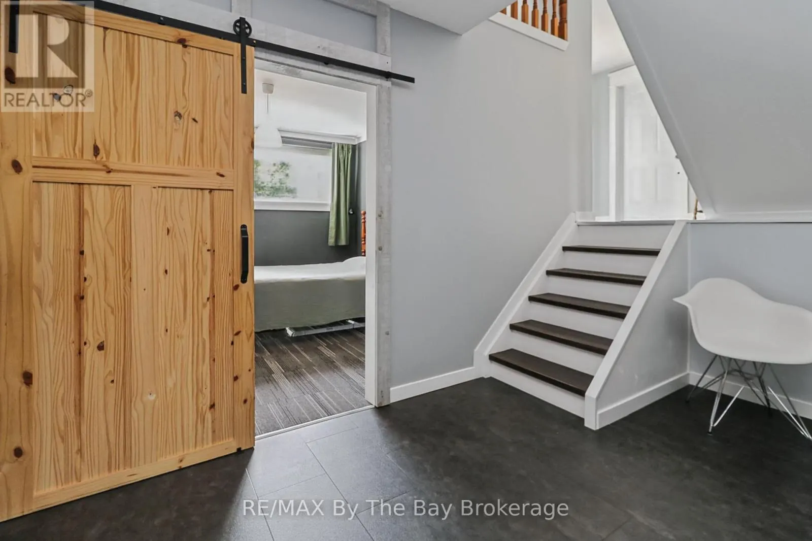 2 RED OAK DRIVE