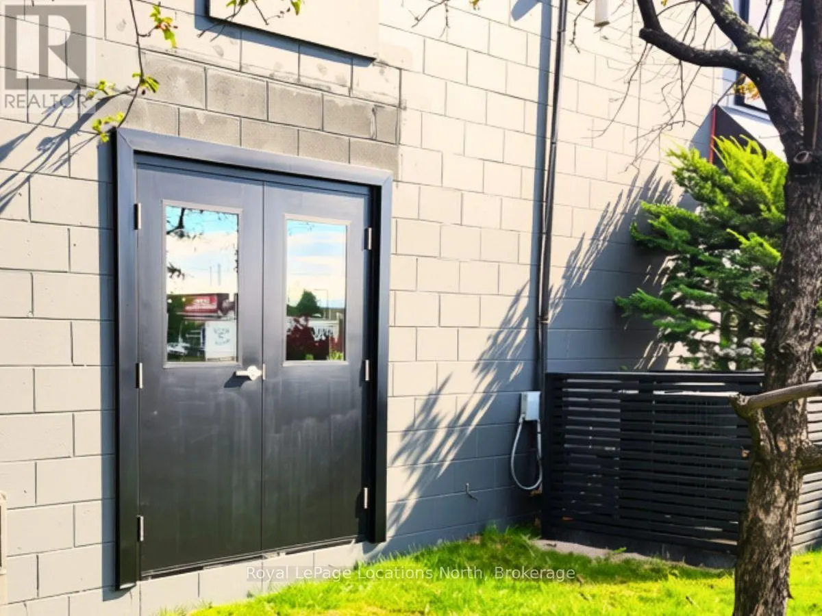 UNIT 3 - 101 PRETTY RIVER PARKWAY S #Unit 3