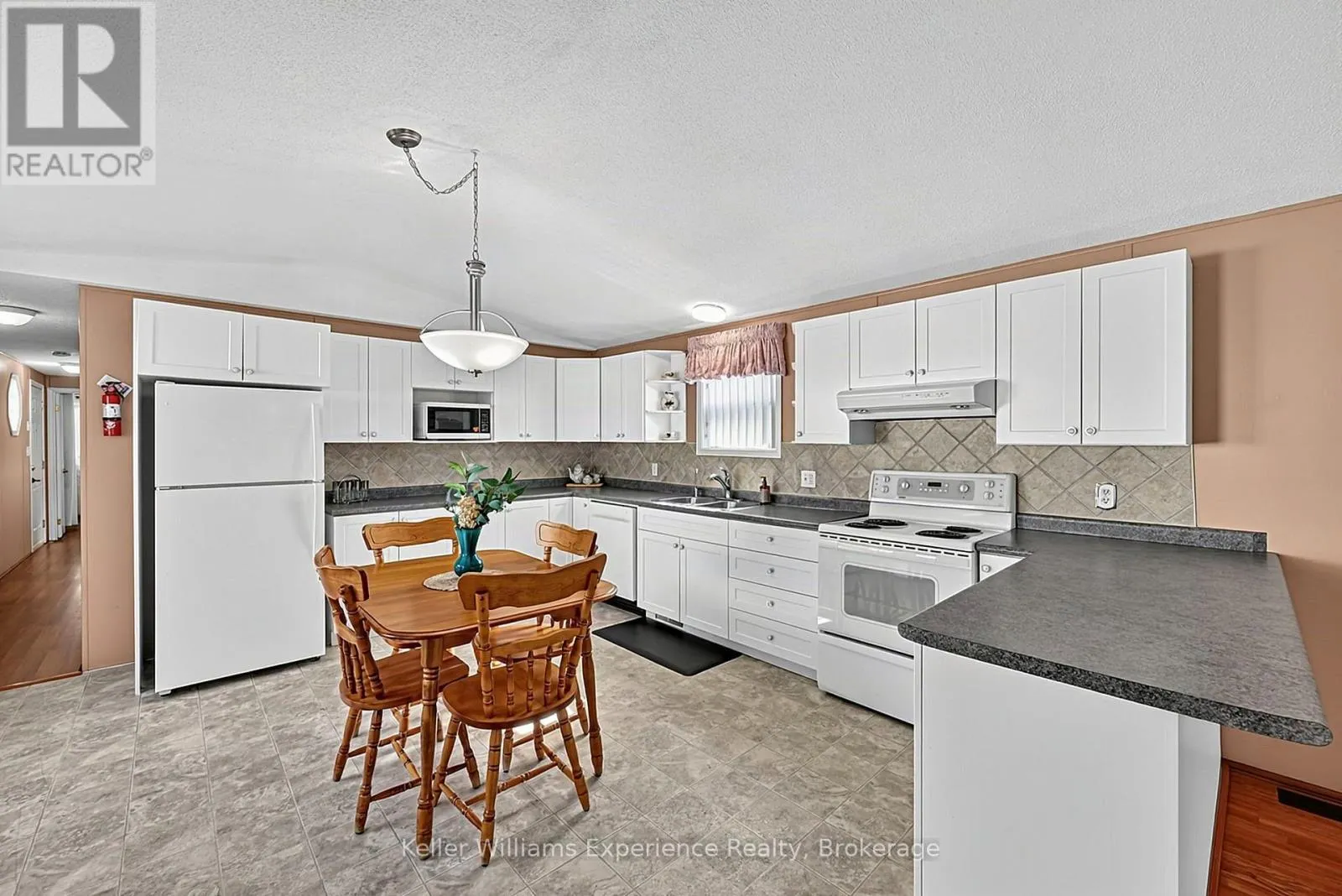 4052 ASH CRESCENT