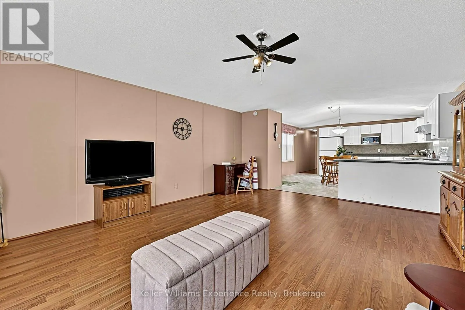 4052 ASH CRESCENT
