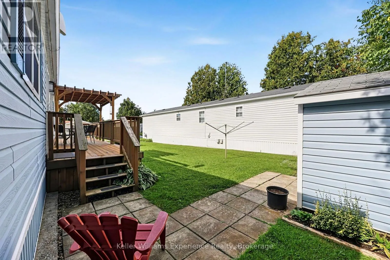 4052 ASH CRESCENT