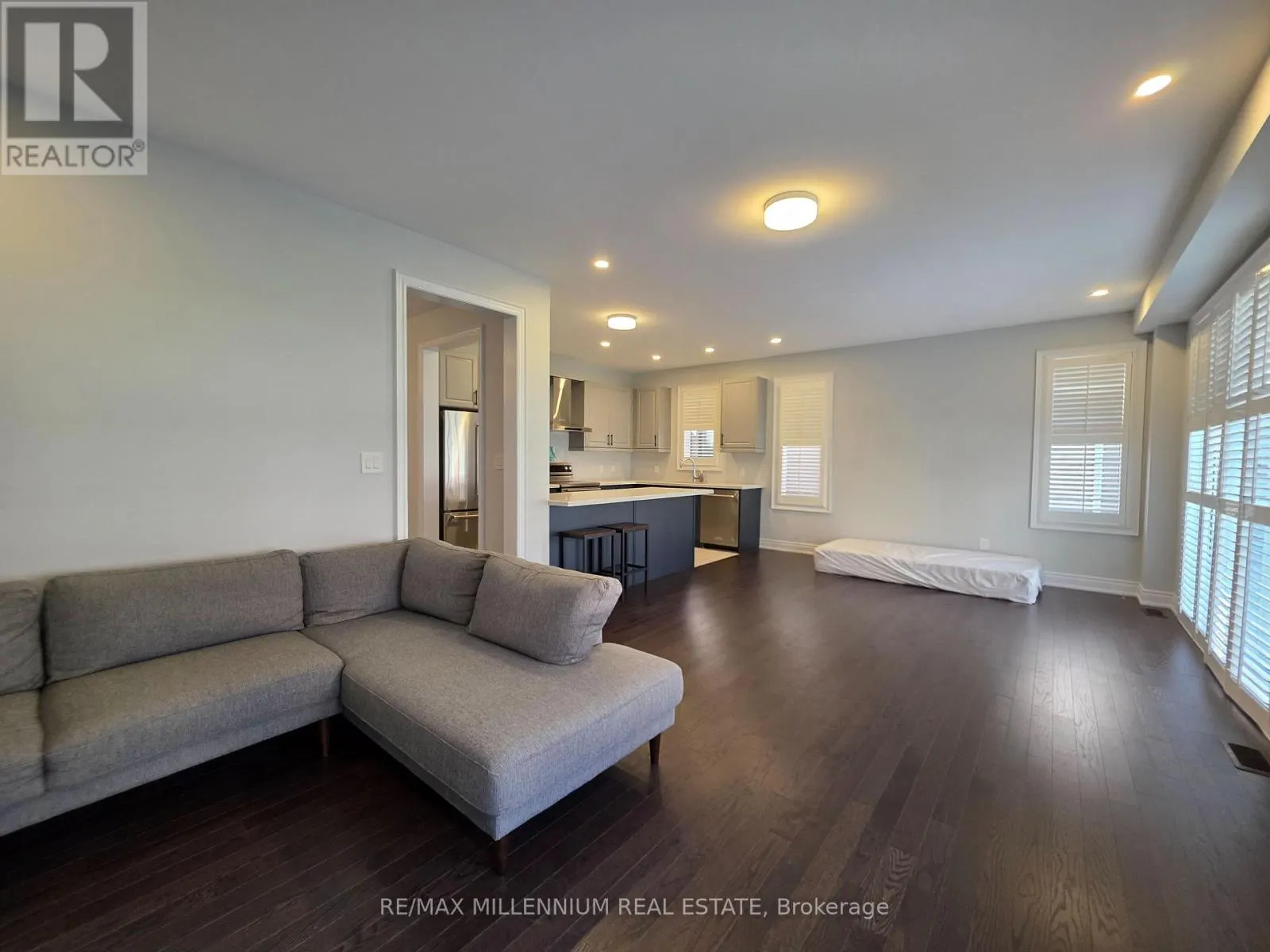 87 BEARBERRY ROAD E